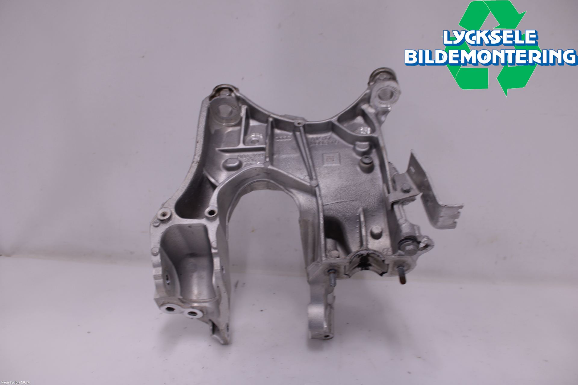 Audi A6 F2/C8 19- Framvagnsbalk