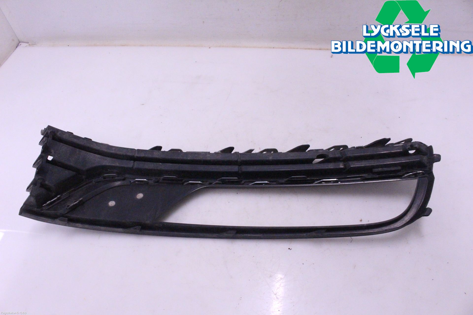 Volkswagen VW PASSAT 11-14 Dimljussarg Fram