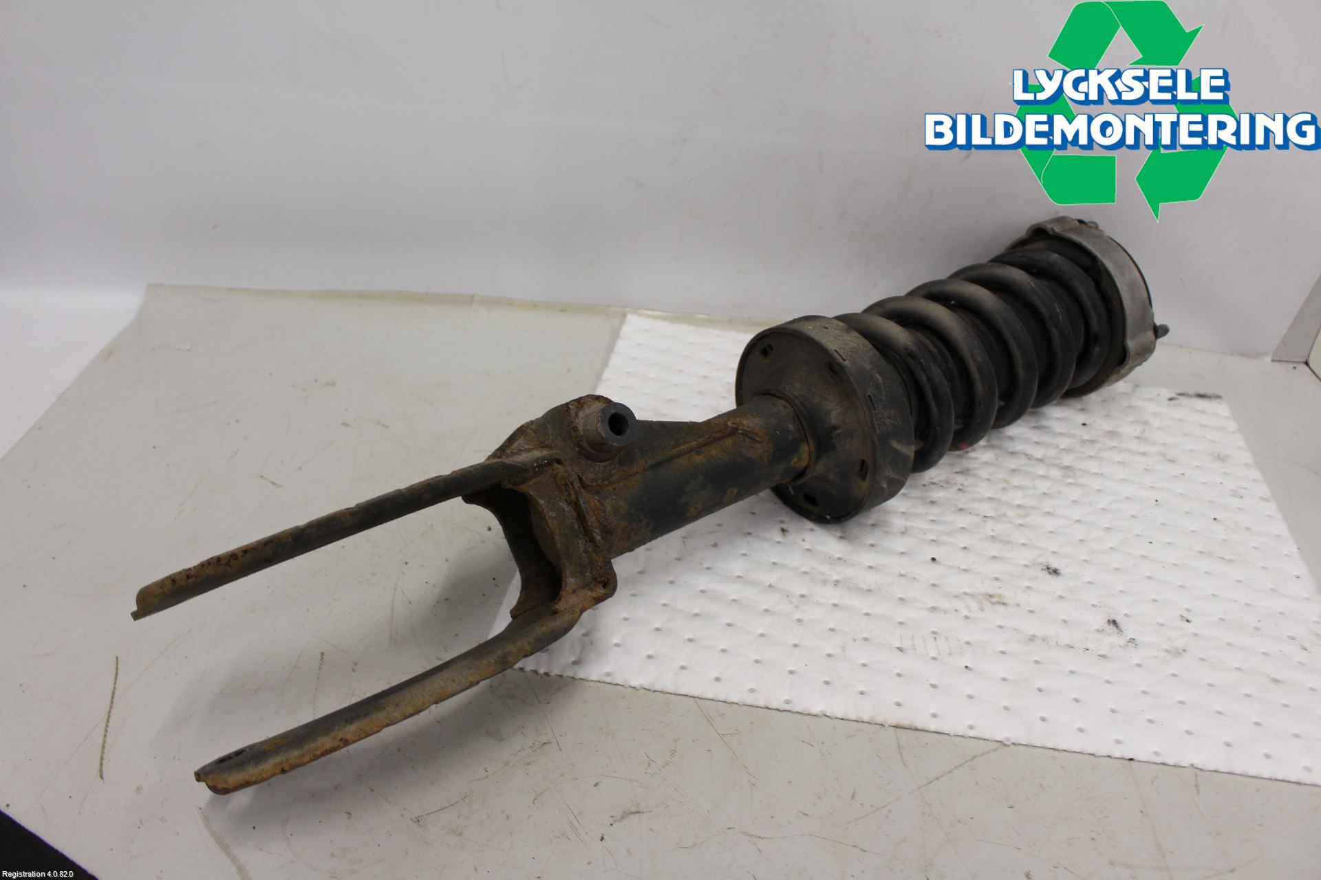 Volkswagen VW TOUAREG 7P 11-18 Fjäderben Fram Höger
