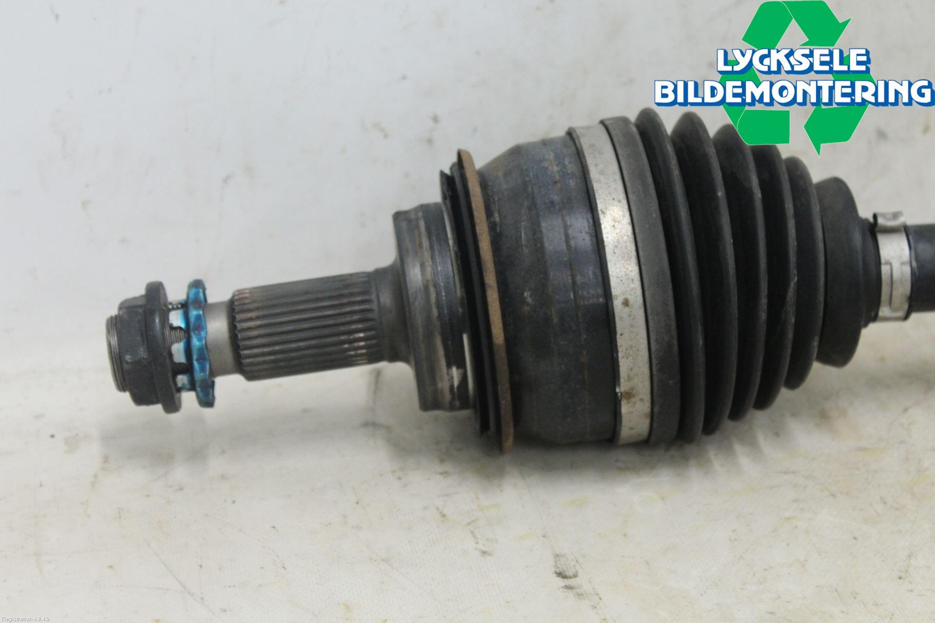 Toyota HILUX 16- Drivaxel Fram Vänster