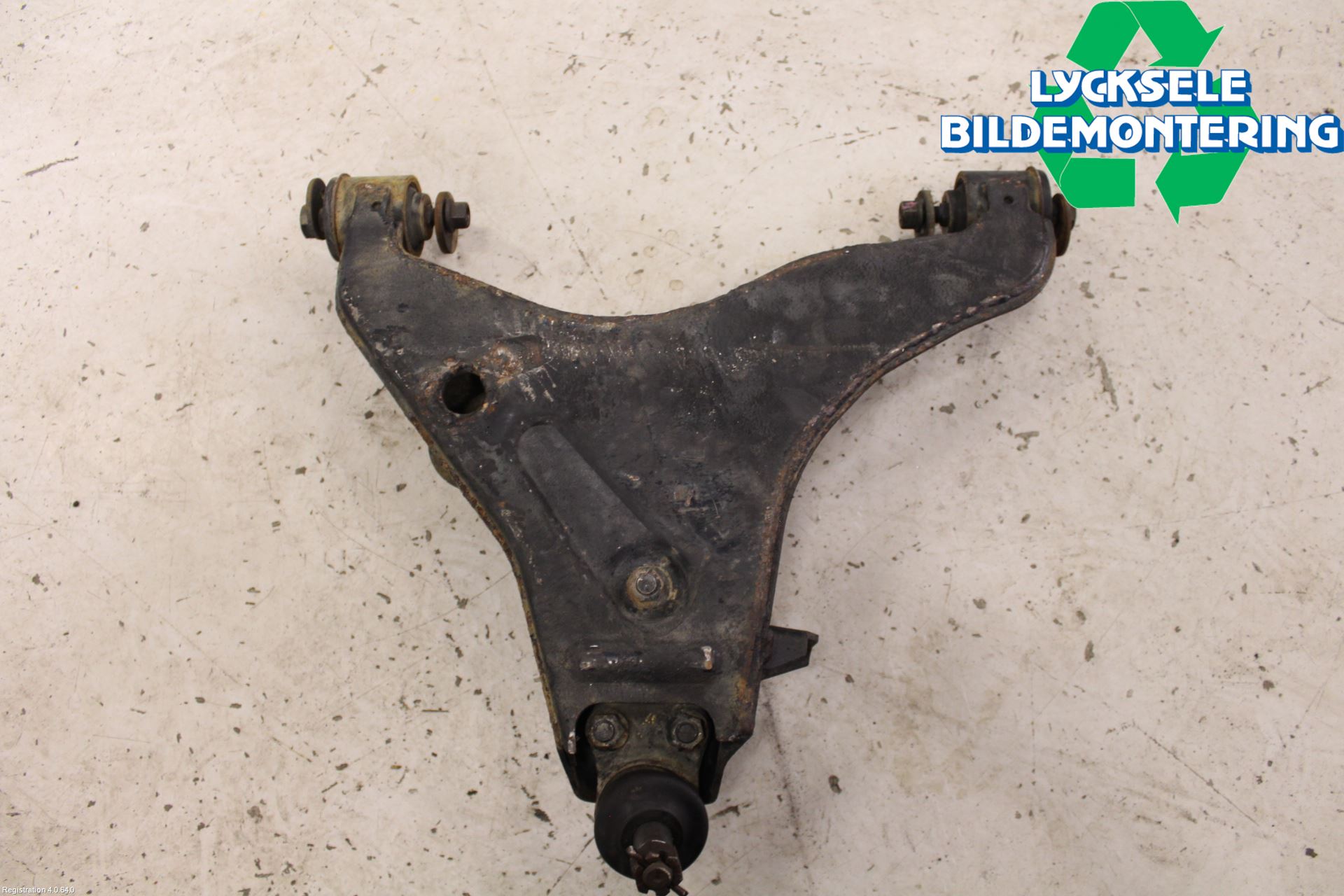 Mitsubishi L200 06-15 Bärarm Fram Undre Vä