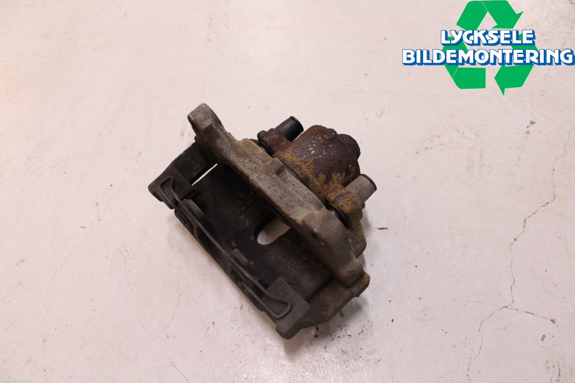 Volkswagen VW PASSAT 11-14 Bromsok Fram Höger