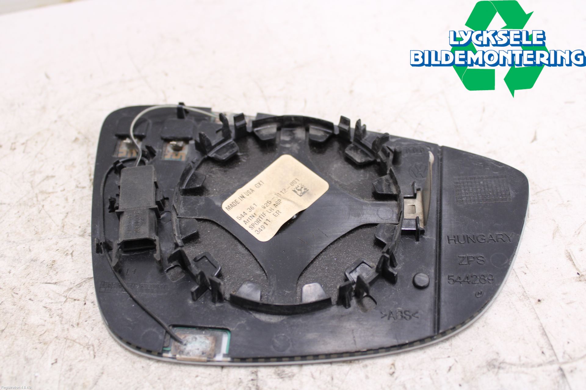 Volkswagen VW PASSAT 11-14 Spegelglas Vä