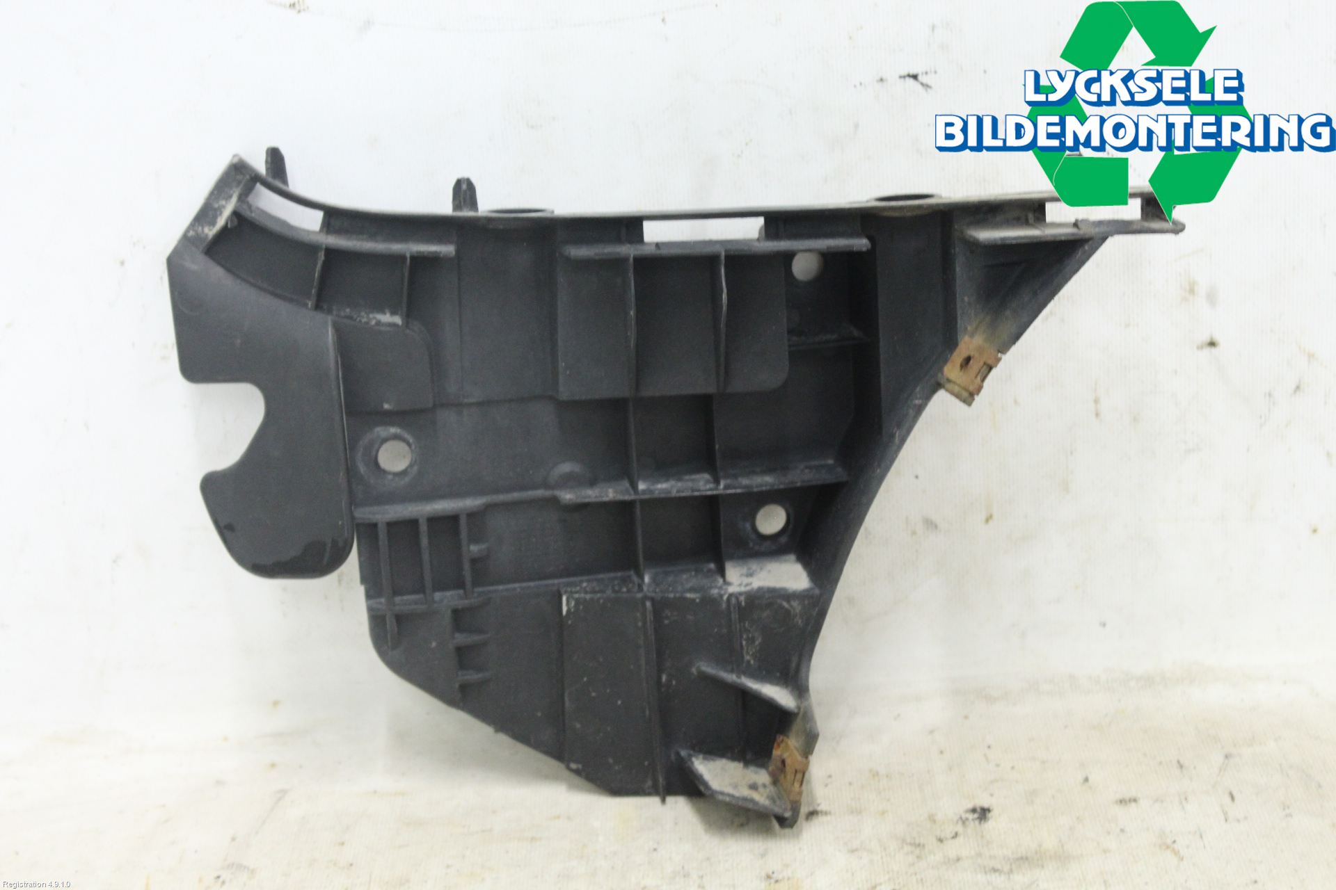 Volvo V70 08-13 Stötfångarfäste Fram Vä