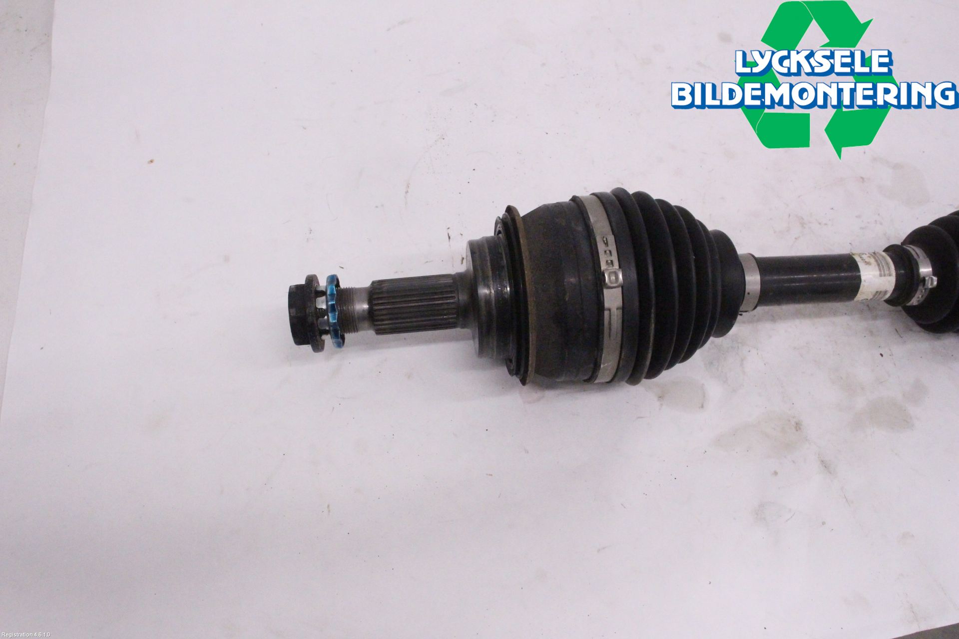 Toyota HILUX 16- Drivaxel Fram Höger