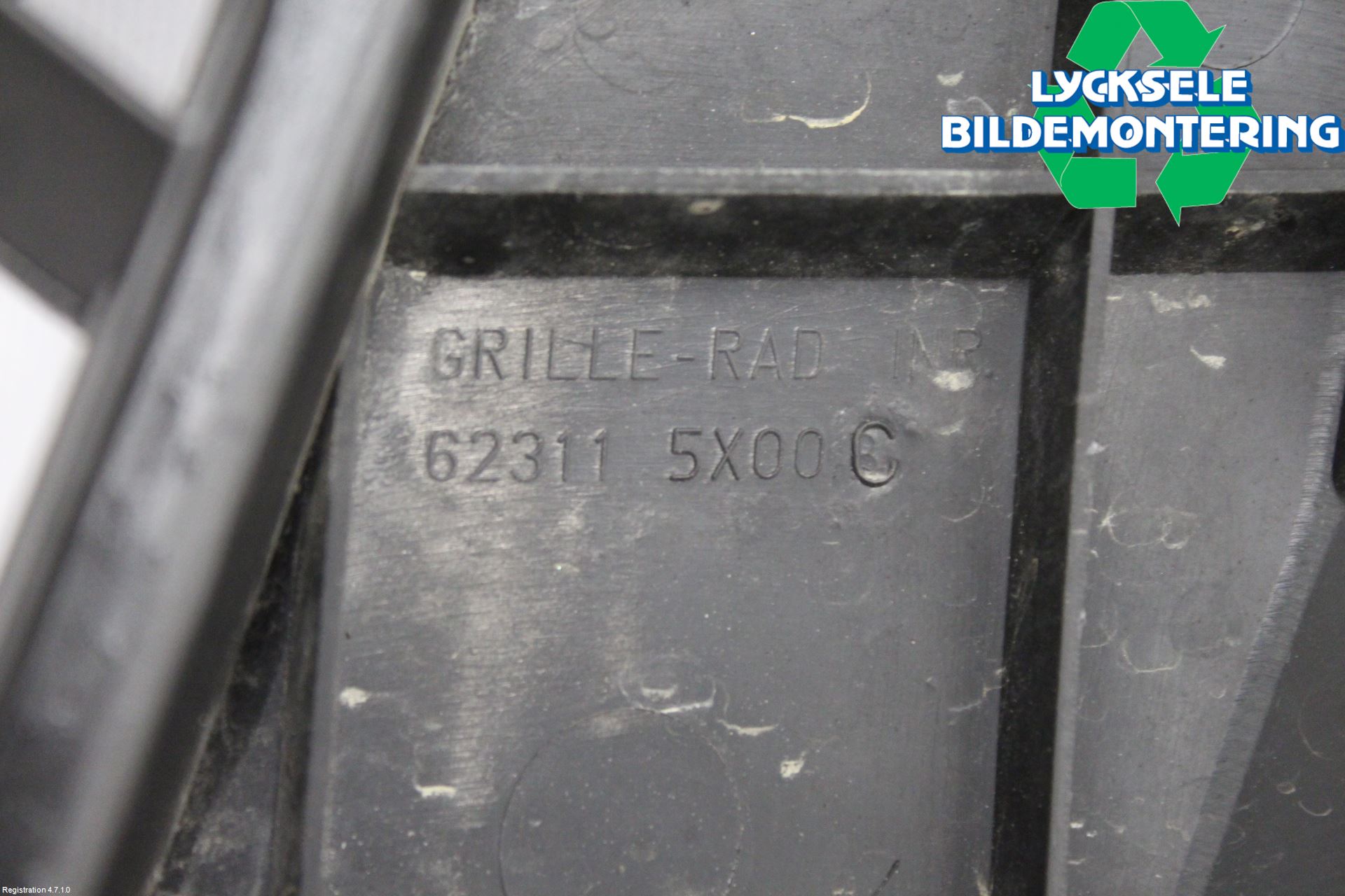 Nissan NAVARA 05-16 Grill-Galler