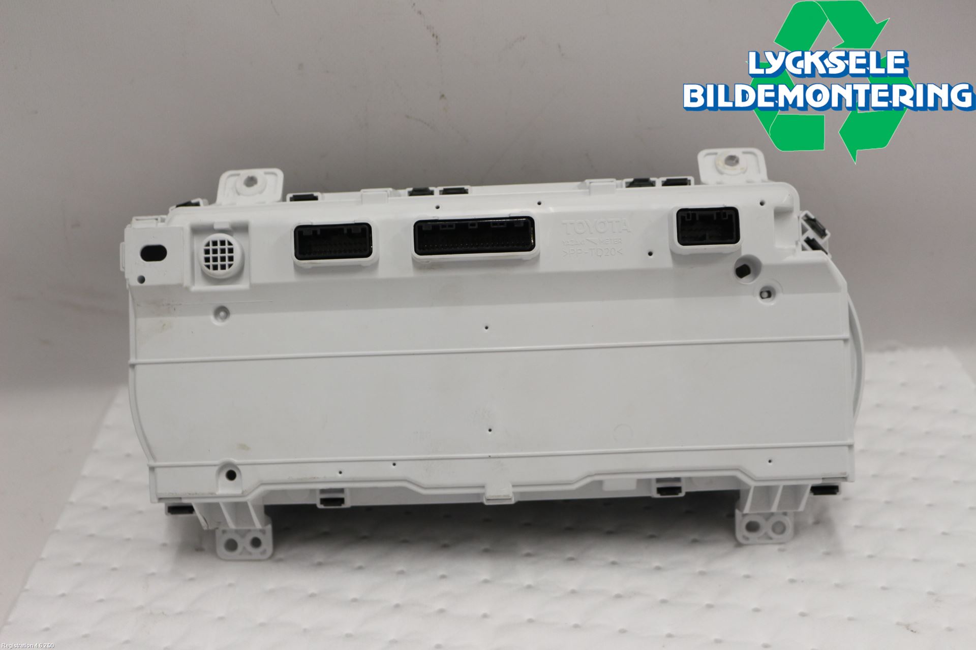 Toyota HILUX 16- Instrument Komb