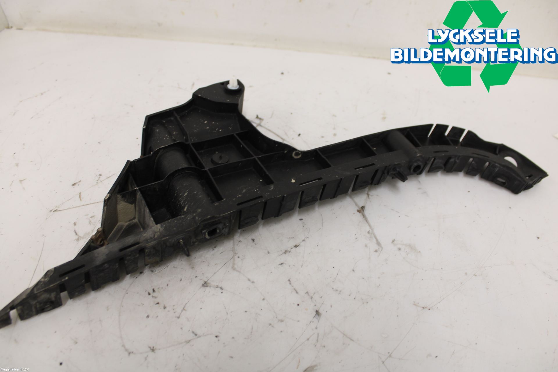 Volvo V70 08-13 Stötfångarfäste Bak Vä