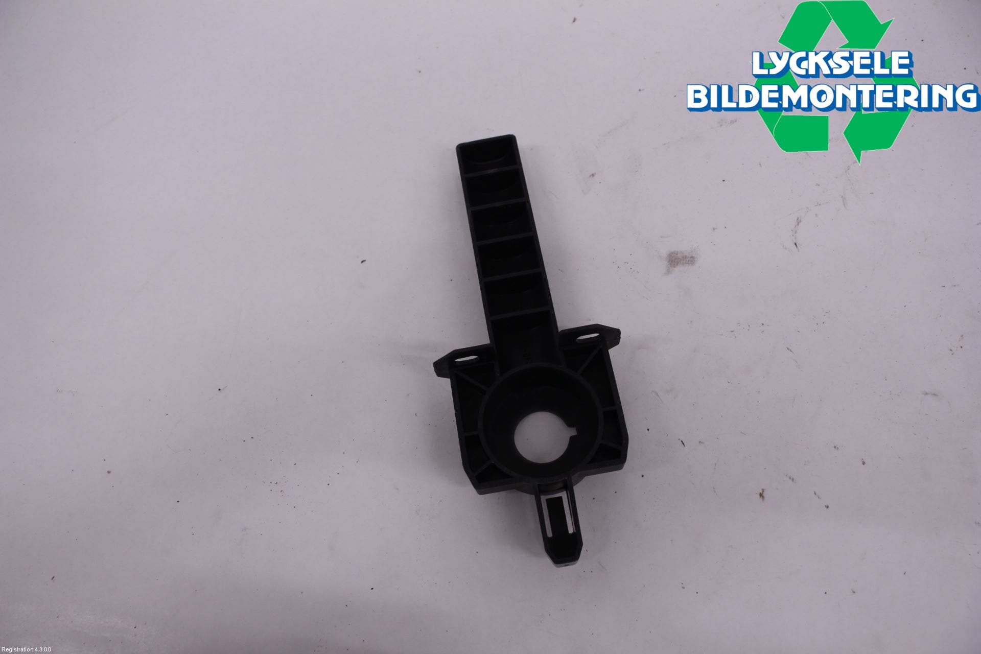 Audi A6 F2/C8 19- Kylarfäste-Ram-Balk