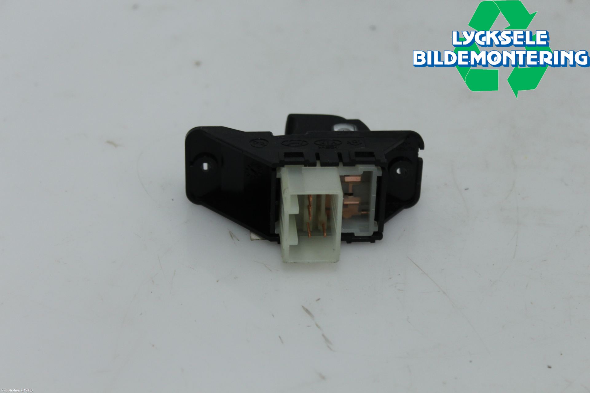 Kia STONIC 18->> Strömställare Elhiss