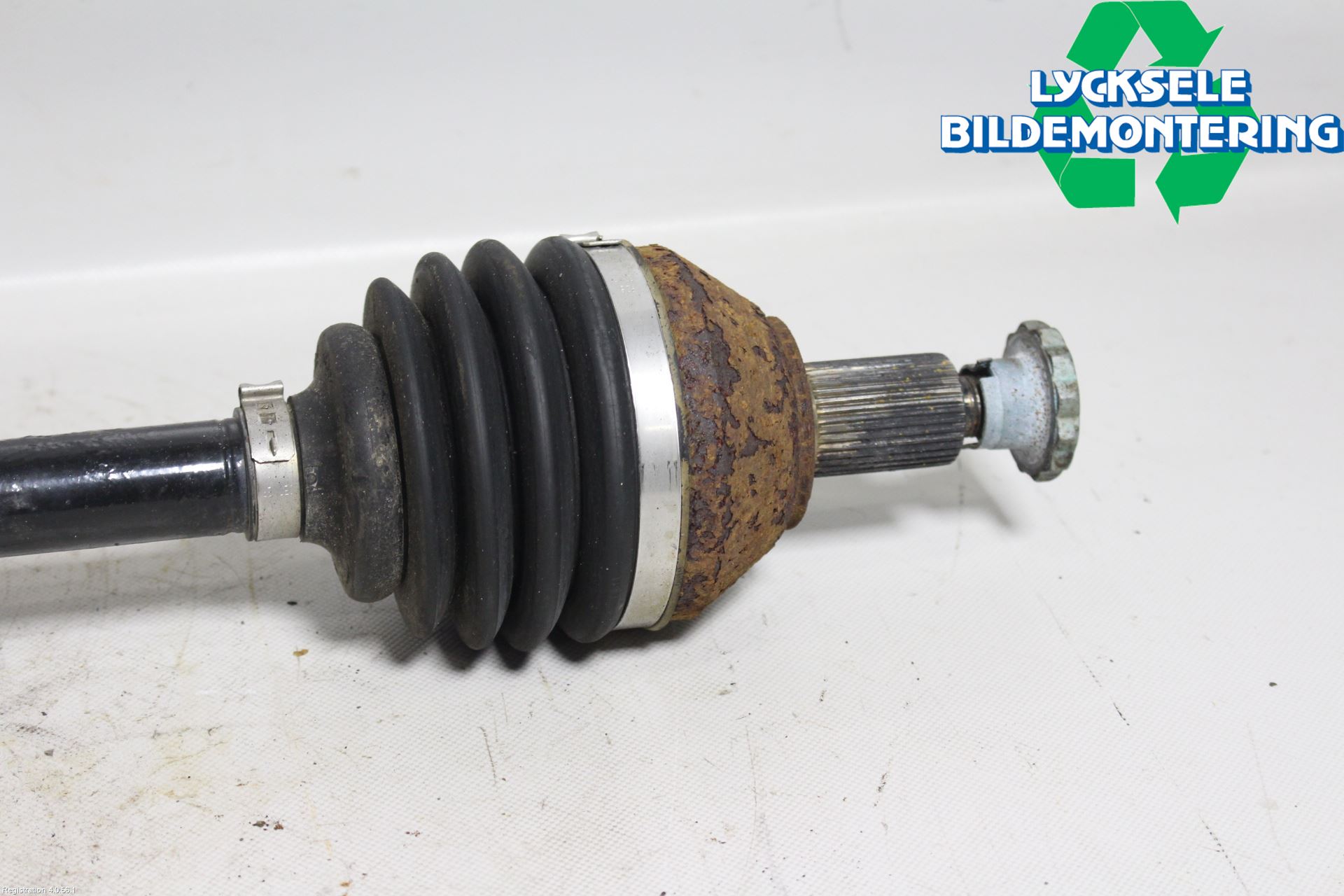 Volkswagen VW POLO 10-17 Drivaxel Fram Vänster