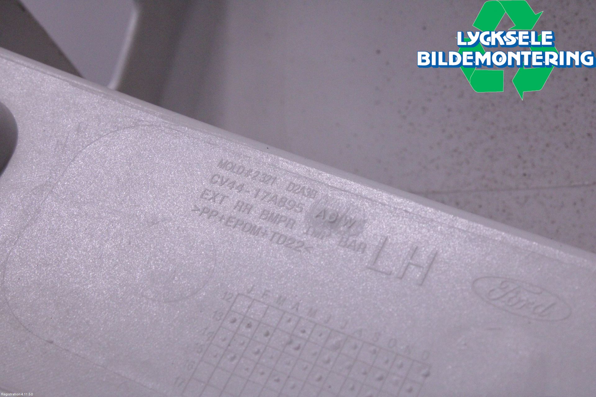 Ford KUGA 13-16 Stötfångardel Bak Vä