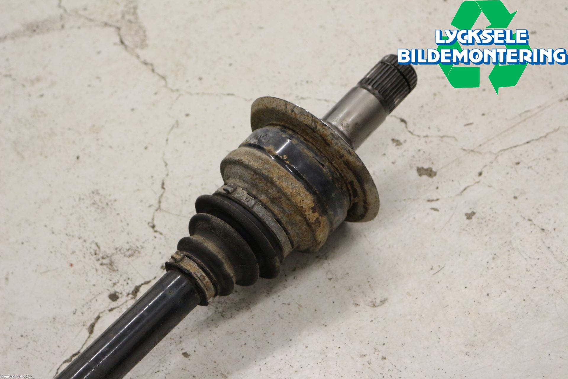 BMW 5 F10/F11/F18 09-17 Drivaxel Bak Höger