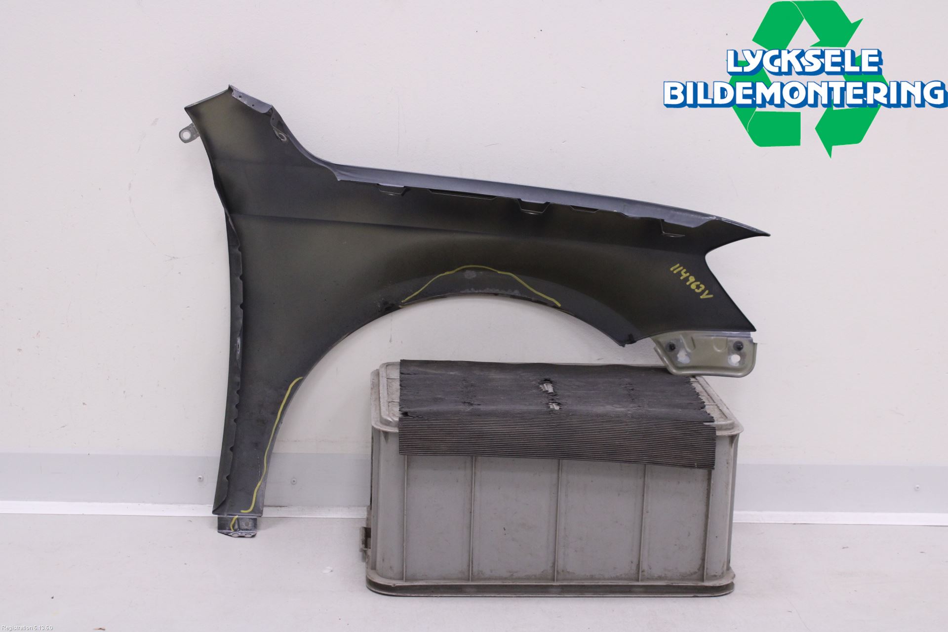 Volkswagen VW PASSAT 11-14 Skärm Fram Vänster