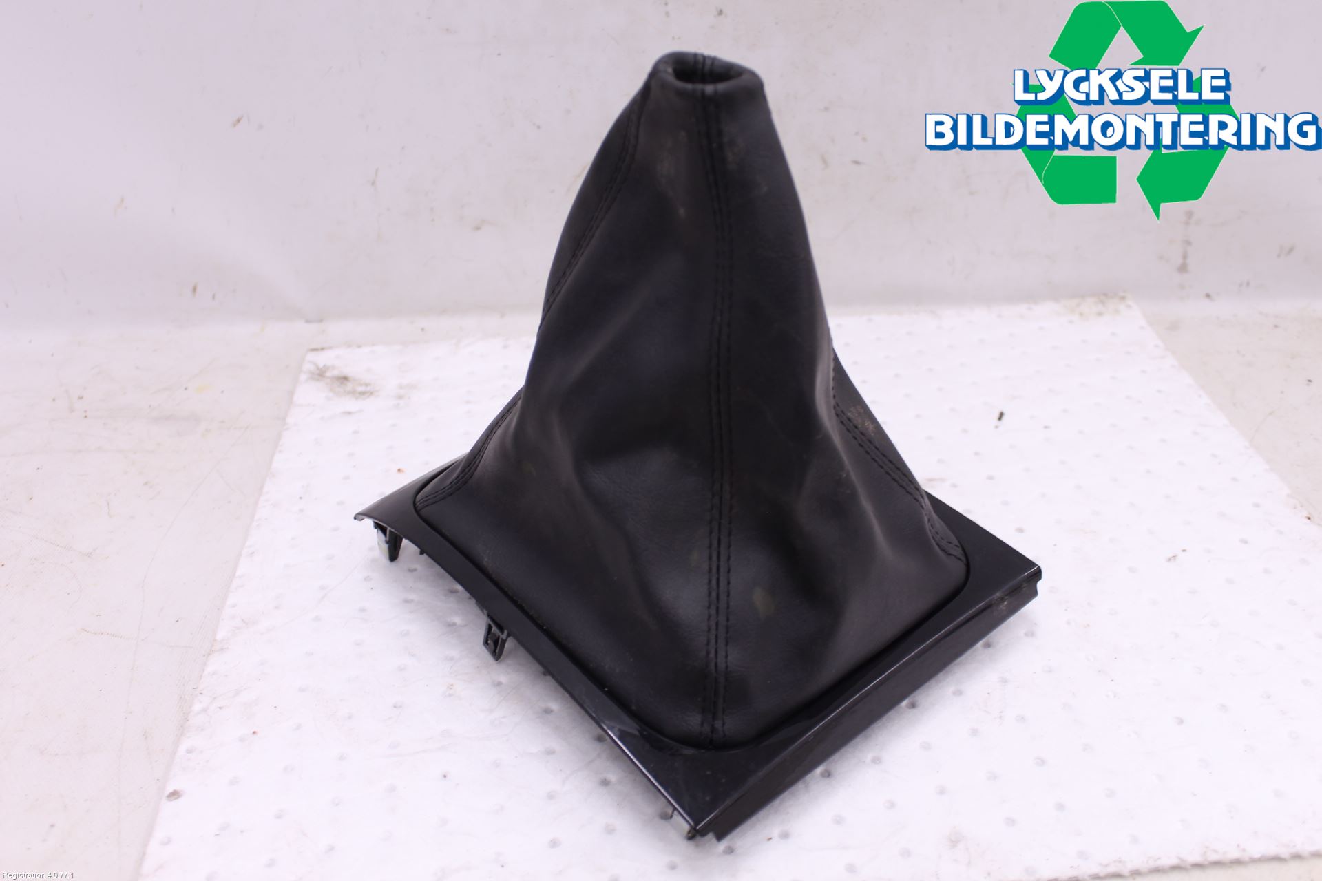 Mitsubishi L200 16-23 Växelspaksdamask