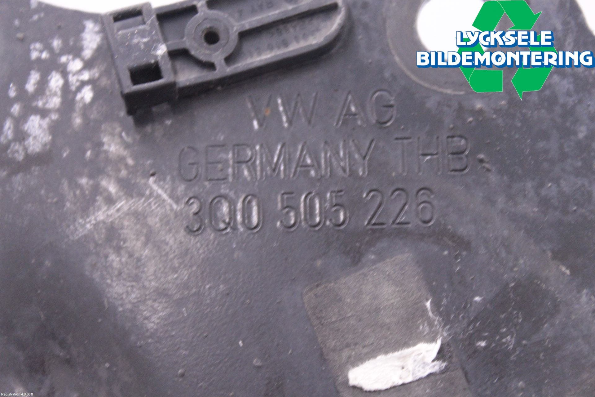 Skoda SUPERB 16-24 Bärarm Bak Höger