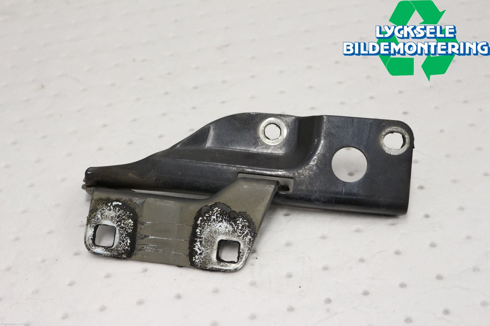 Nissan NAVARA 05-16 Huvgångjärn