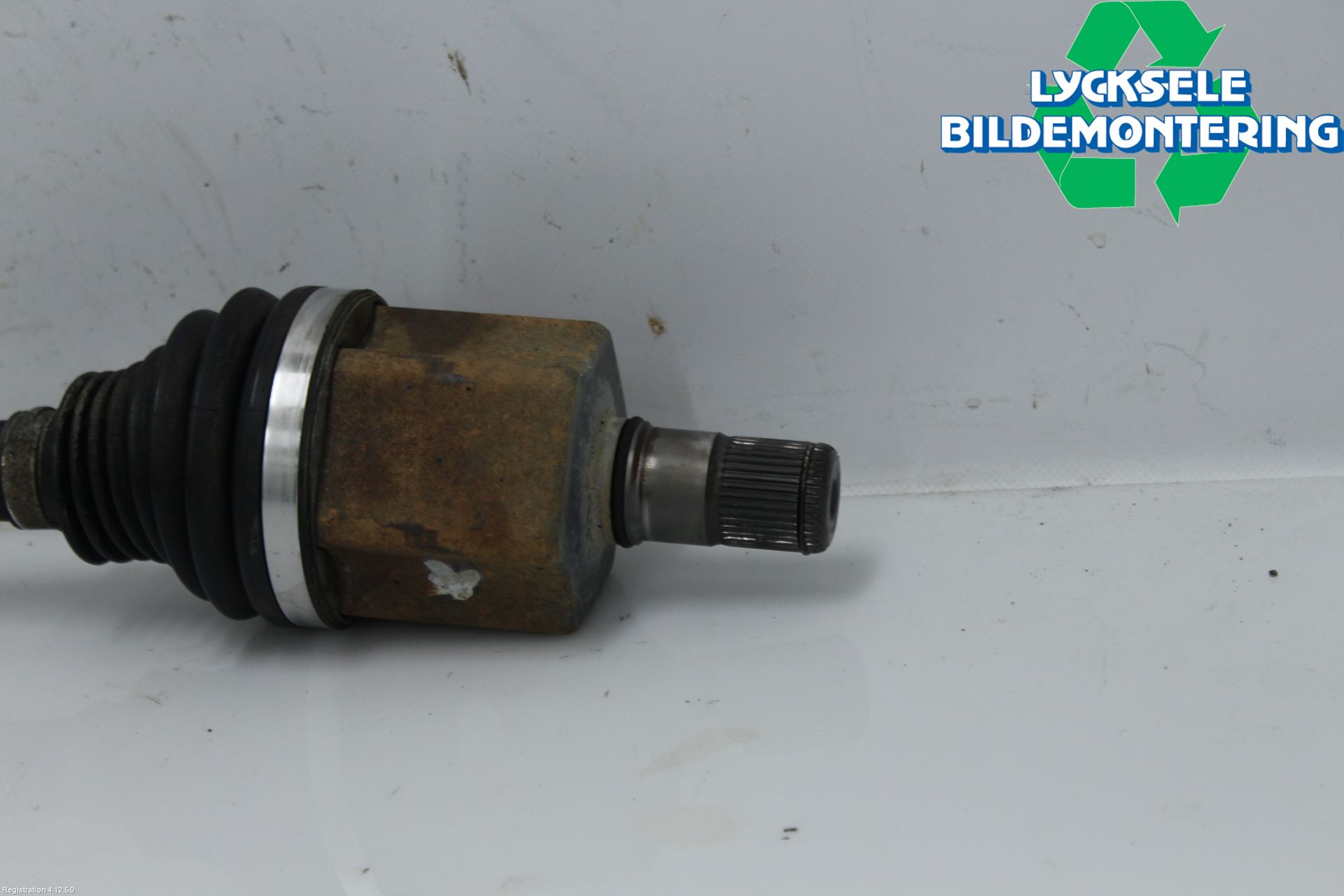 Volkswagen VW PASSAT 15-19 Drivaxel Fram Vänster