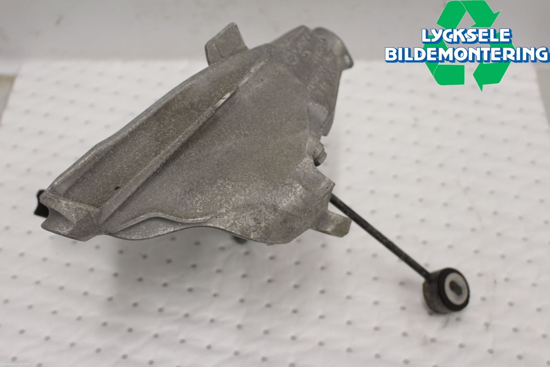 Audi A6 F2/C8 19- Motorfäste