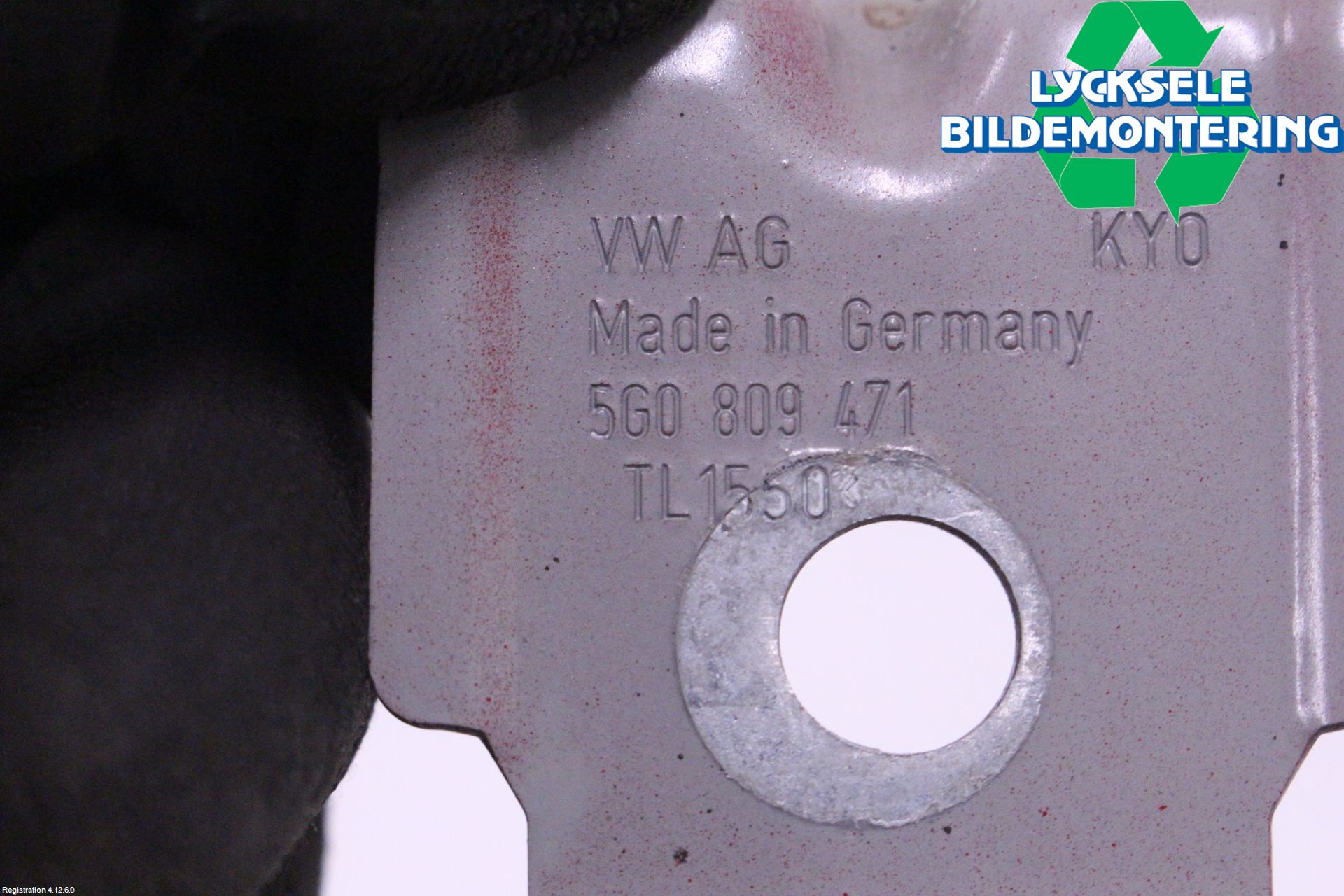 Volkswagen VW GOLF / E-GOLF VII 13-20 Skärmfäste Fram Hö