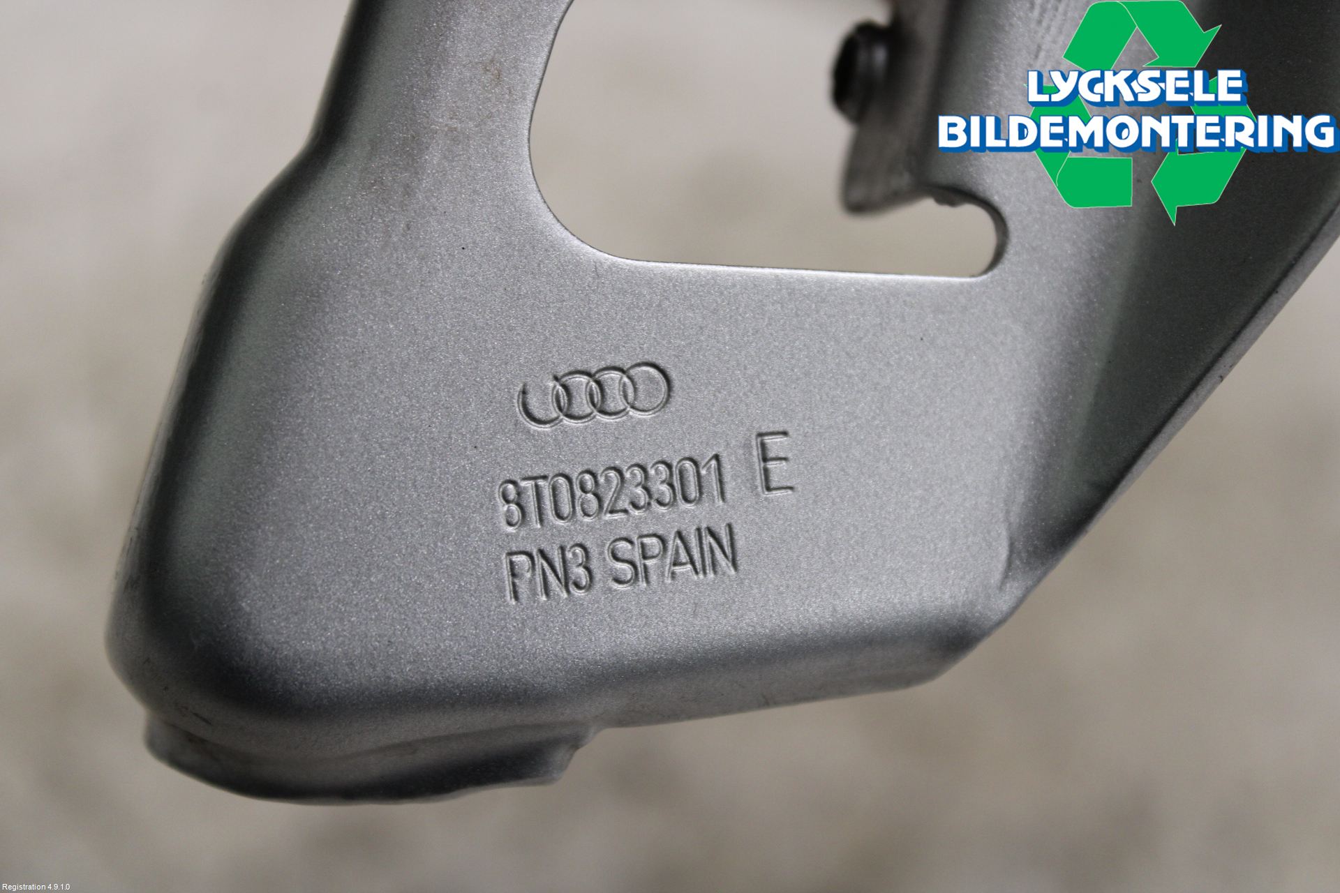 Audi A5 07-16 Huvgångjärn