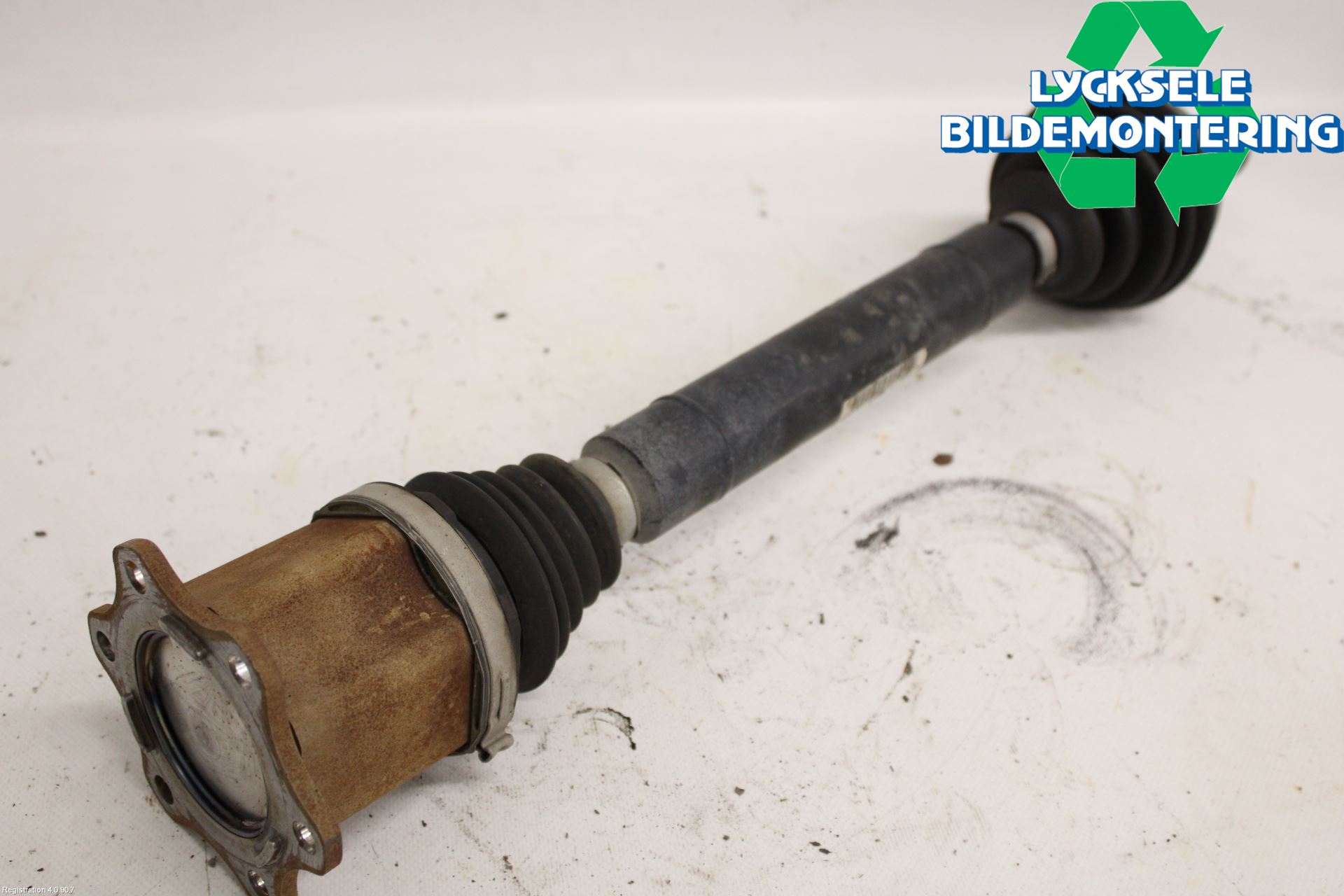 Volkswagen VW PASSAT 20-24 Drivaxel Fram Höger