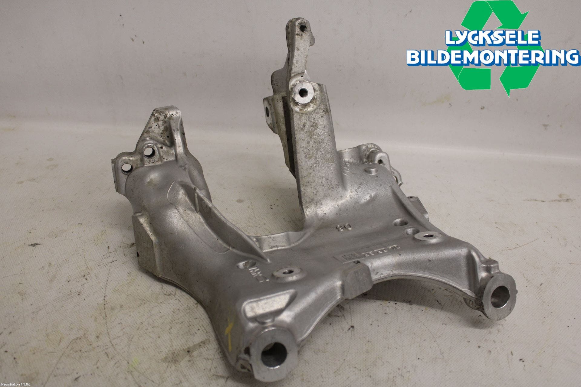 Audi A6 F2/C8 19- Framvagnsbalk