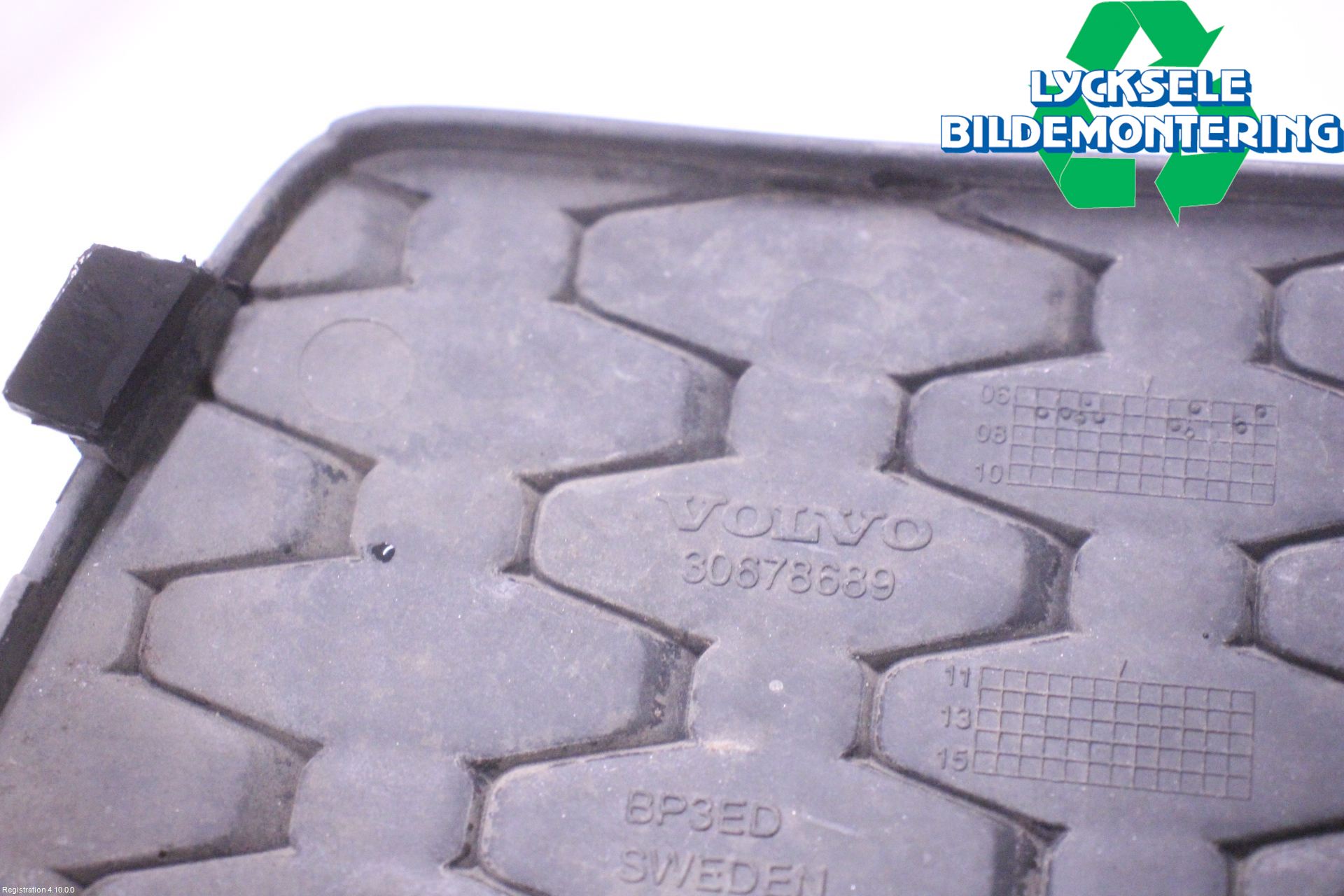 Volvo XC70 08-13 Dimljussarg Fram