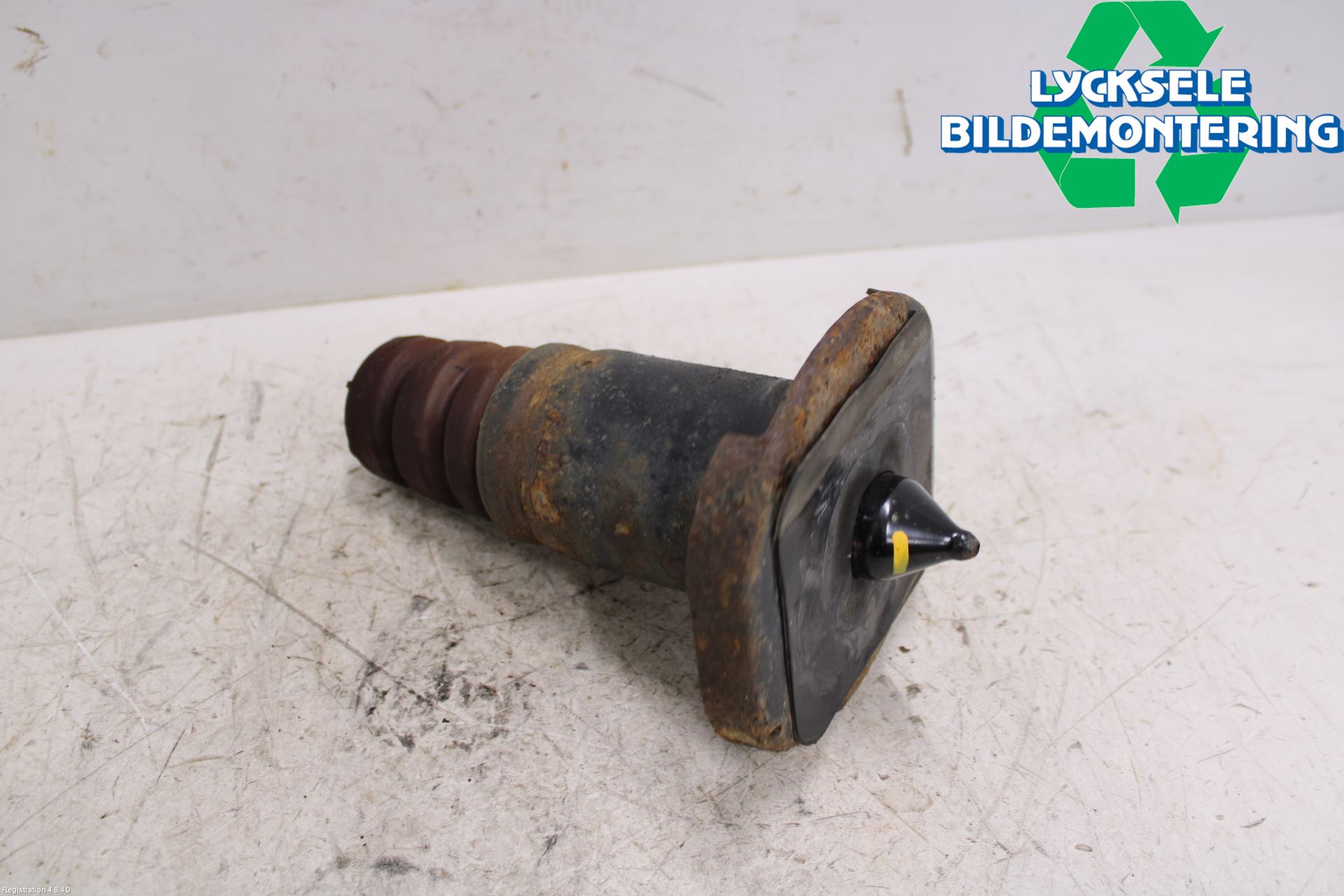 Volvo XC70 08-13 Fjäderskål Bak