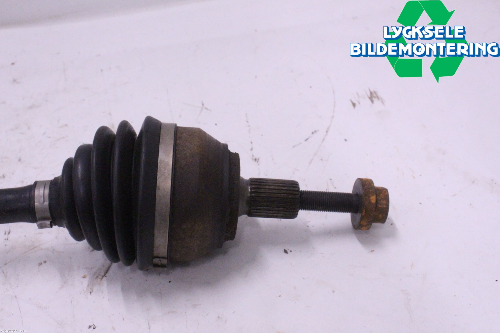 Volkswagen VW AMAROK 2H 10-22 Drivaxel Fram Höger