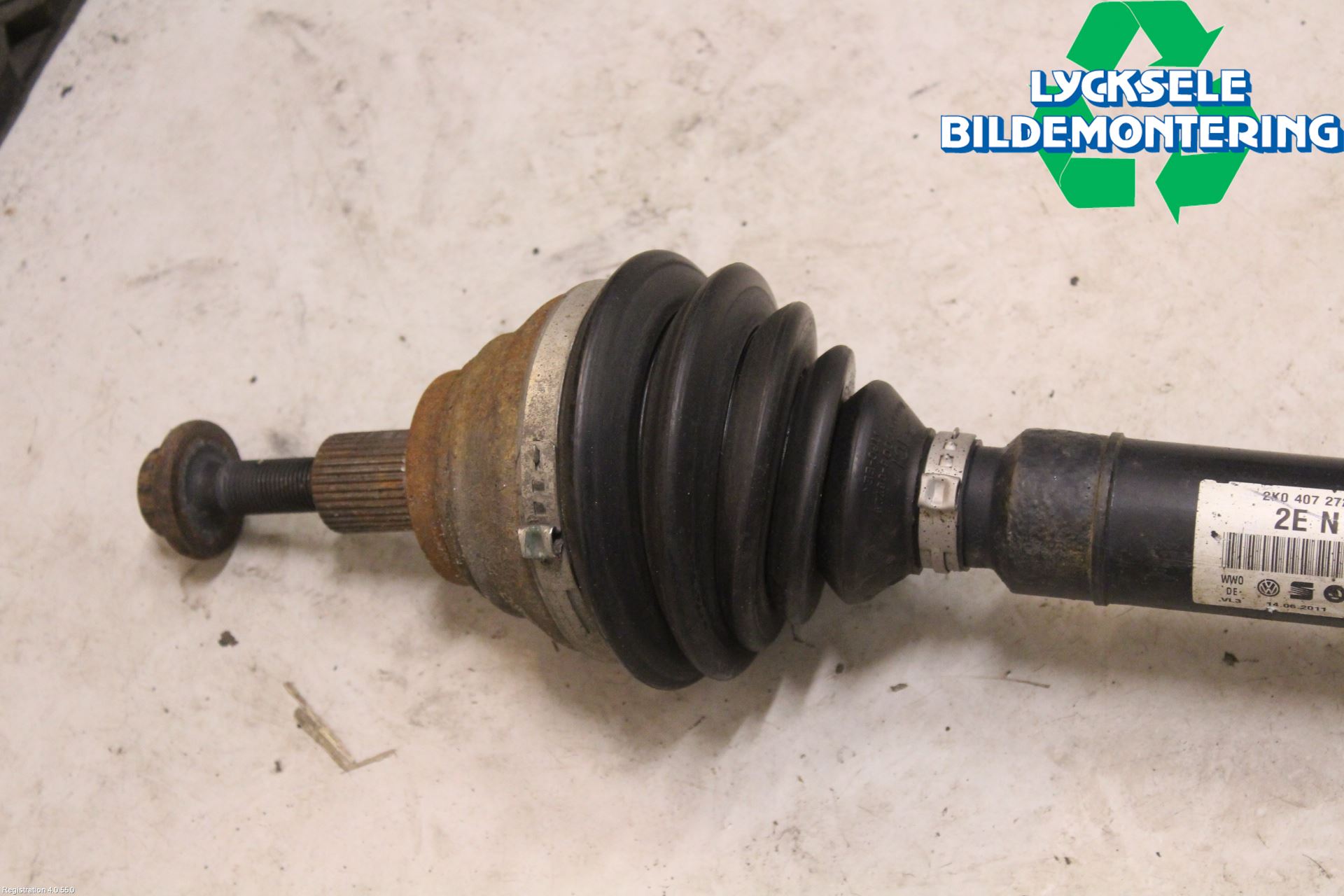 Volkswagen VW CADDY 11-15 Drivaxel Fram Höger
