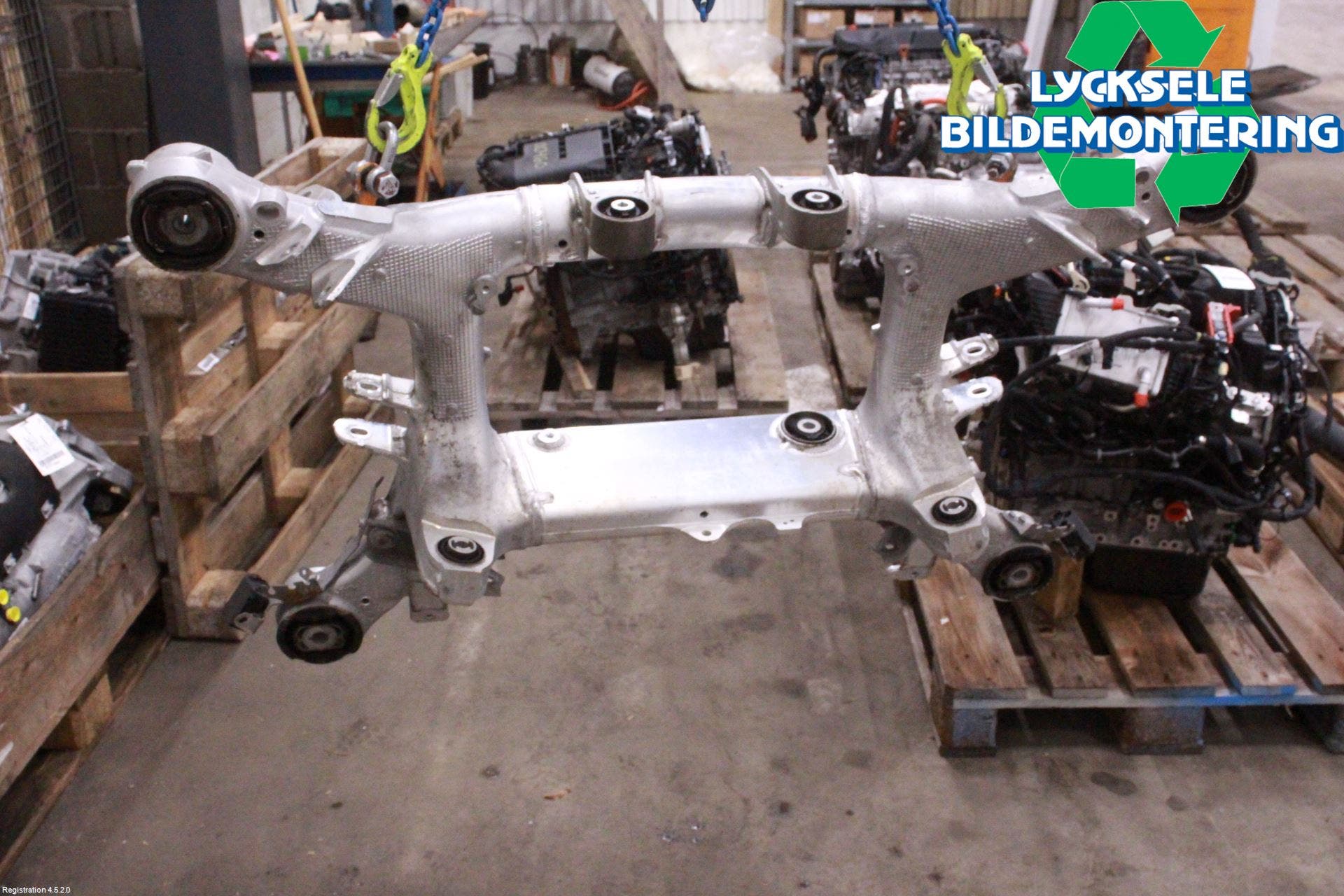 BMW X7 G07 19- Bakaxelbalk