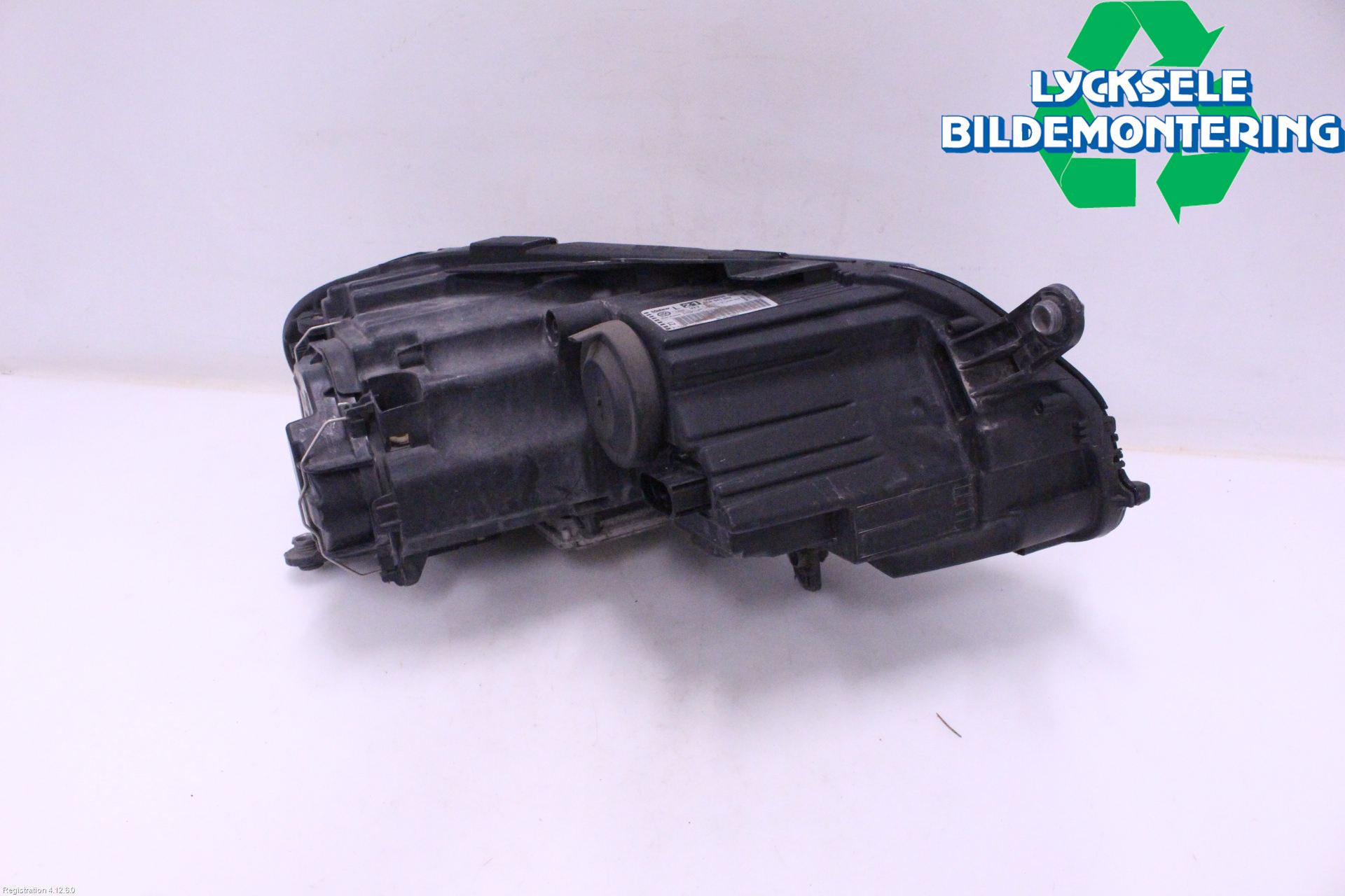 Volkswagen VW PASSAT 11-14 Strålkastare Vänster