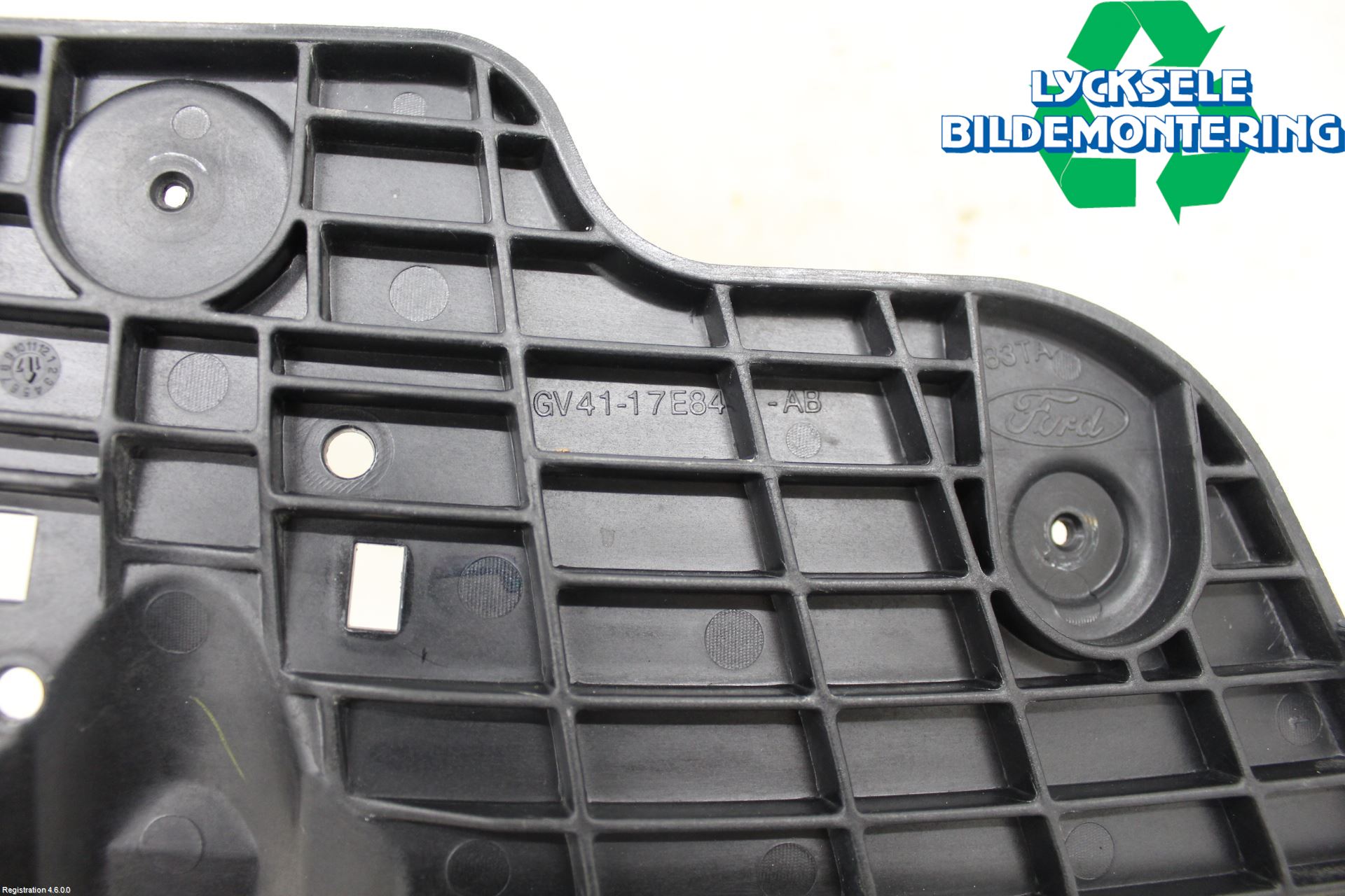 Ford KUGA 17-19 Strålkastarsarg Vänster