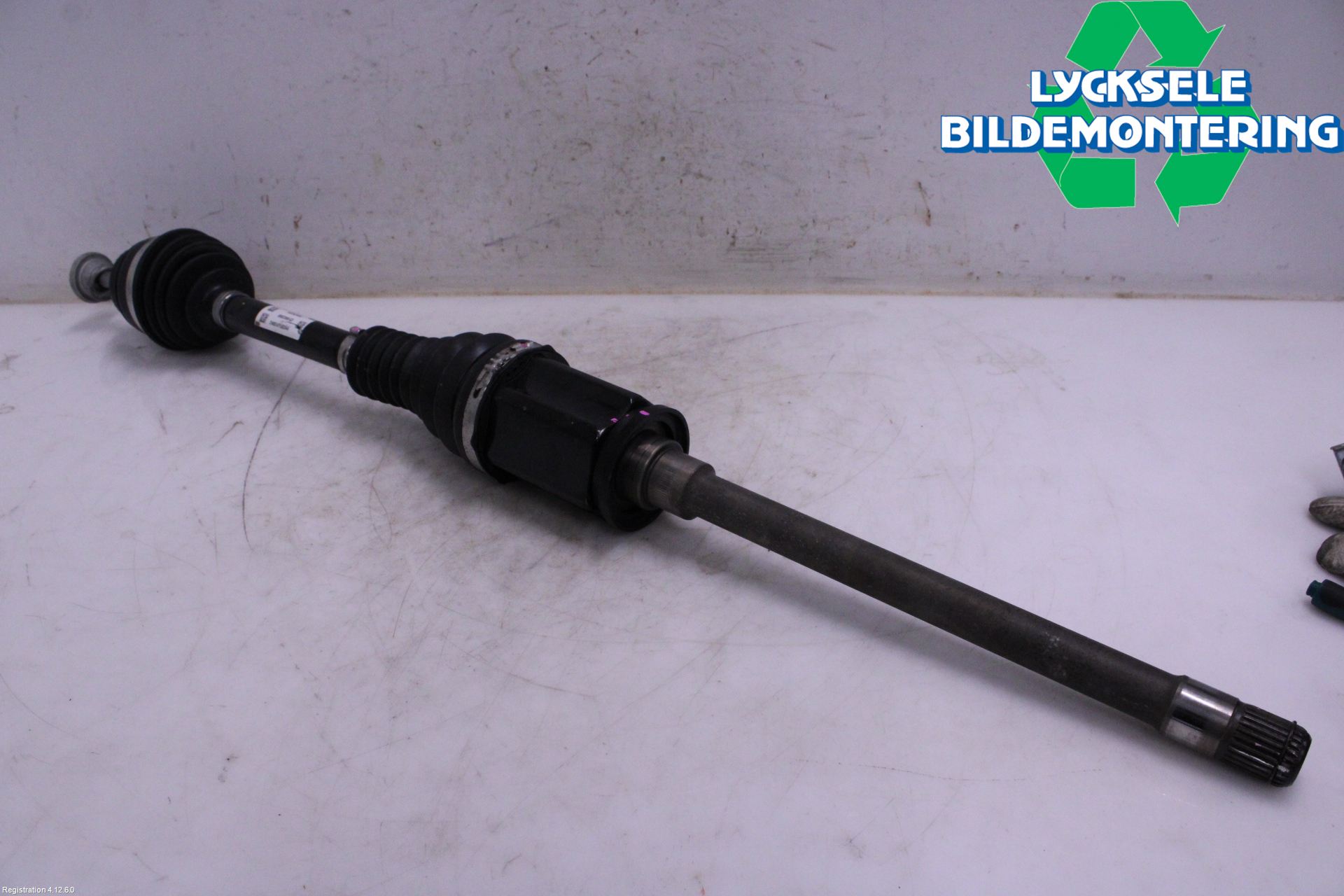 BMW 3 G20/G21/G80/G81 19- Drivaxel Fram Höger