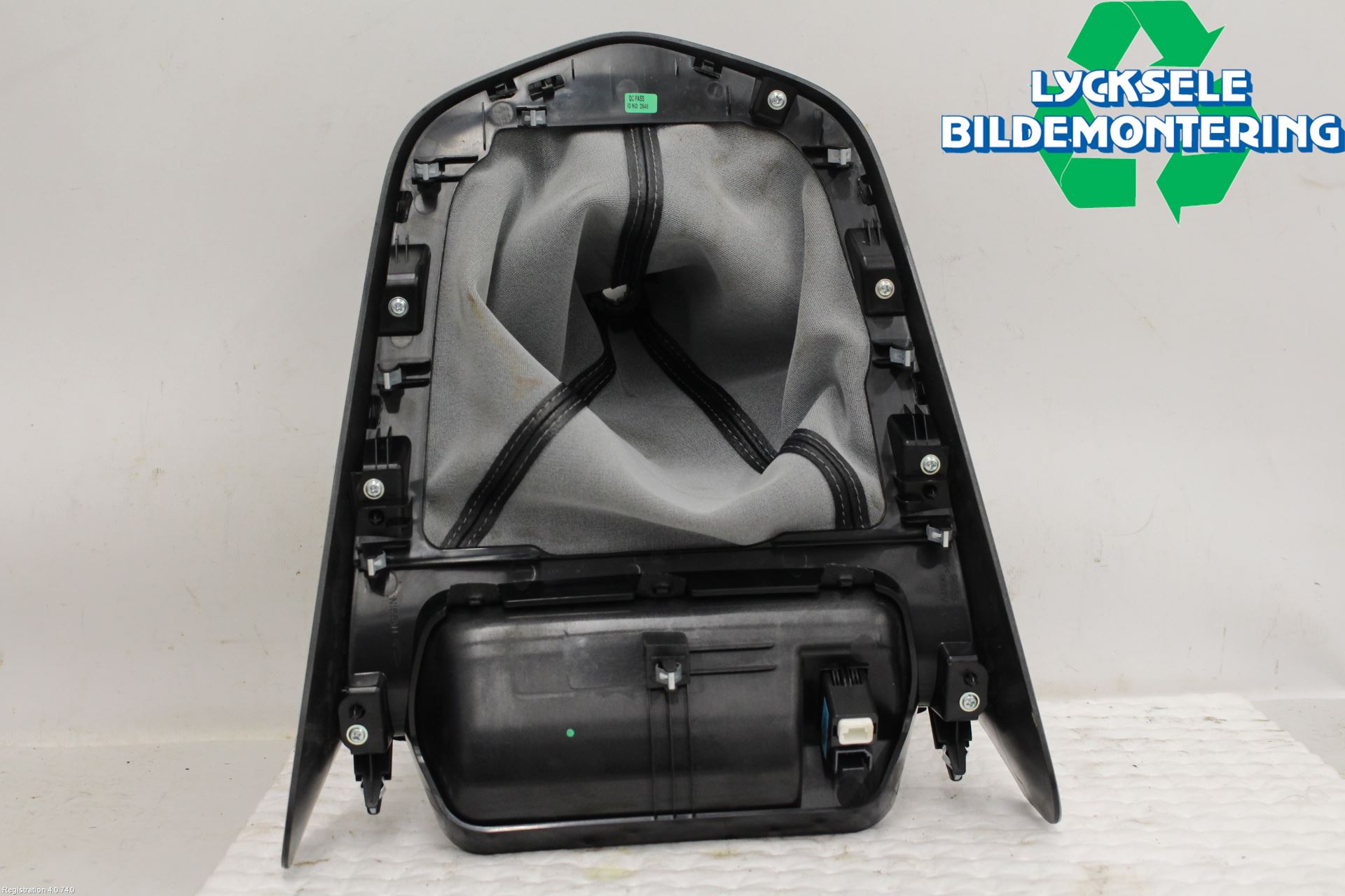 Nissan NAVARA 05-16 Växelspaksdamask