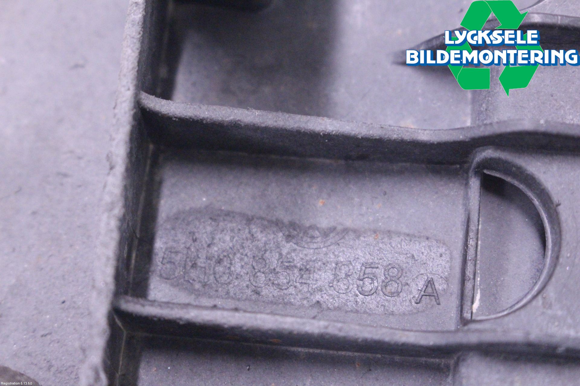 Volkswagen VW GOLF / E-GOLF VIII 20- Hasplåt Plåt-Plast