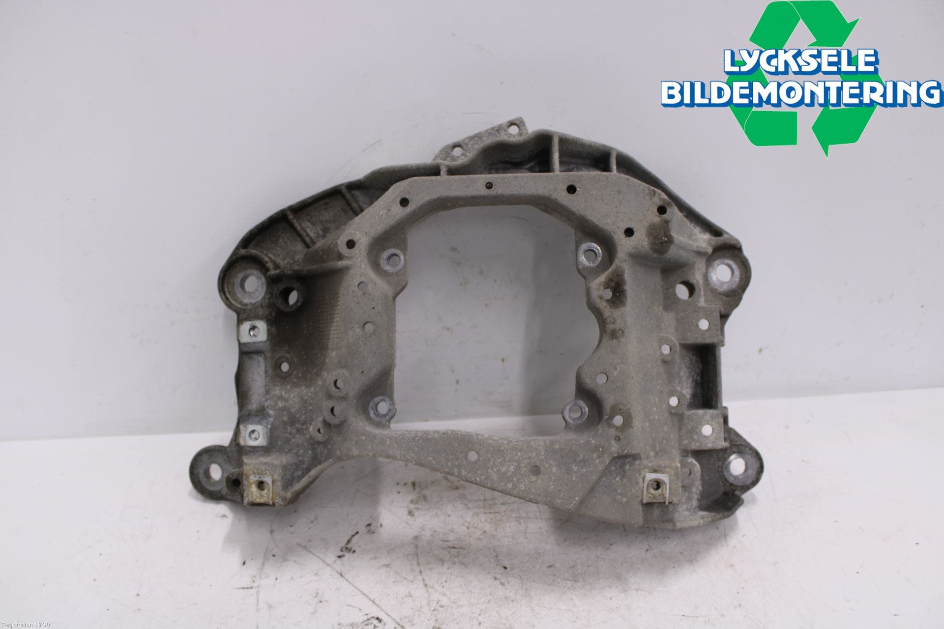 Audi A6 ALLROAD 12-18 Växellådsbalk