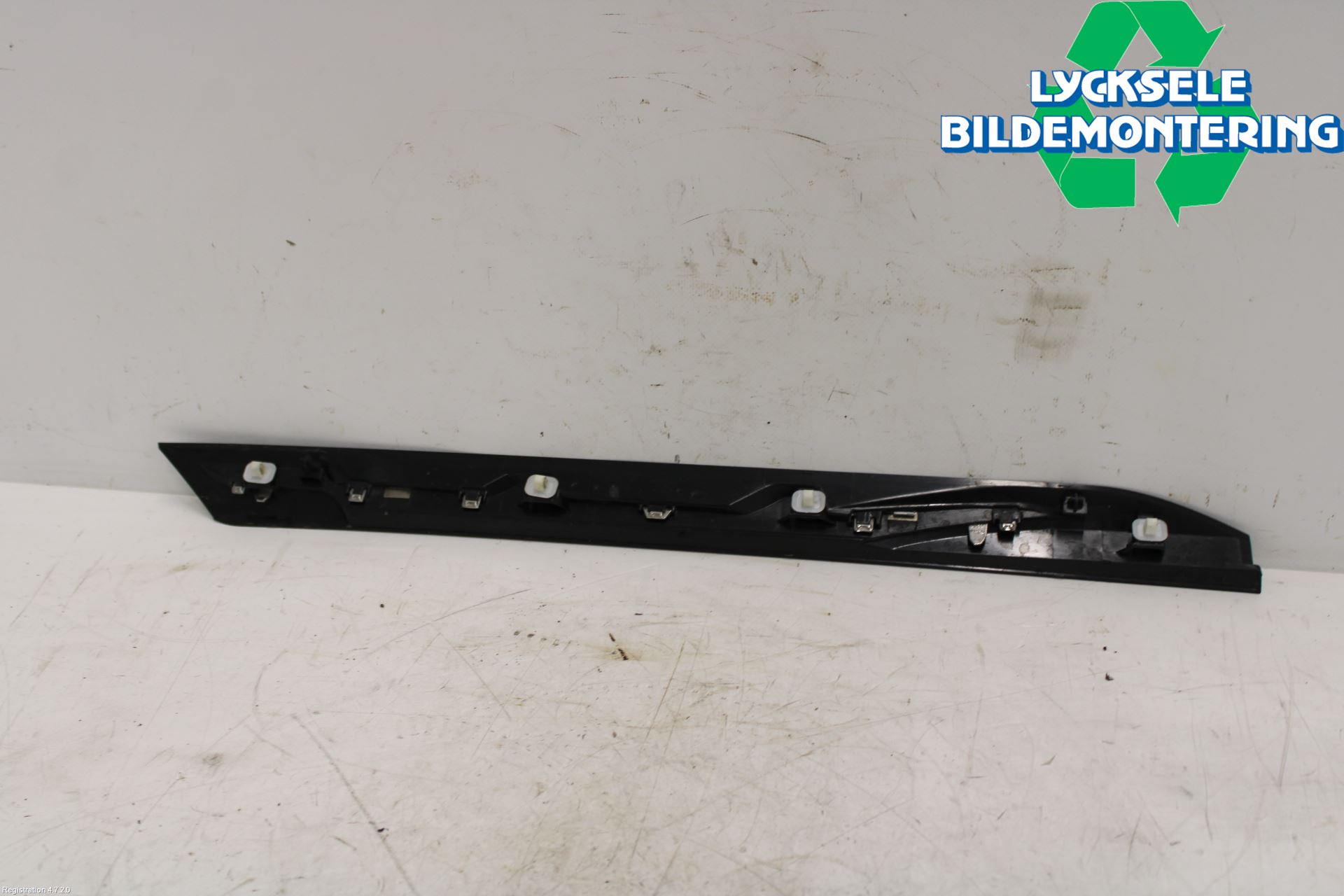 Peugeot 3008 17-24 List Framskärm Vä