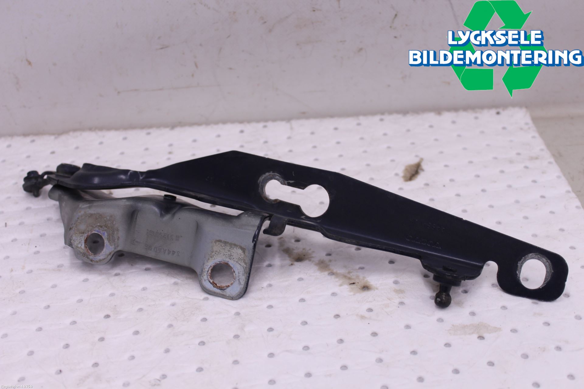 Volvo V70 08-13 Huvgångjärn