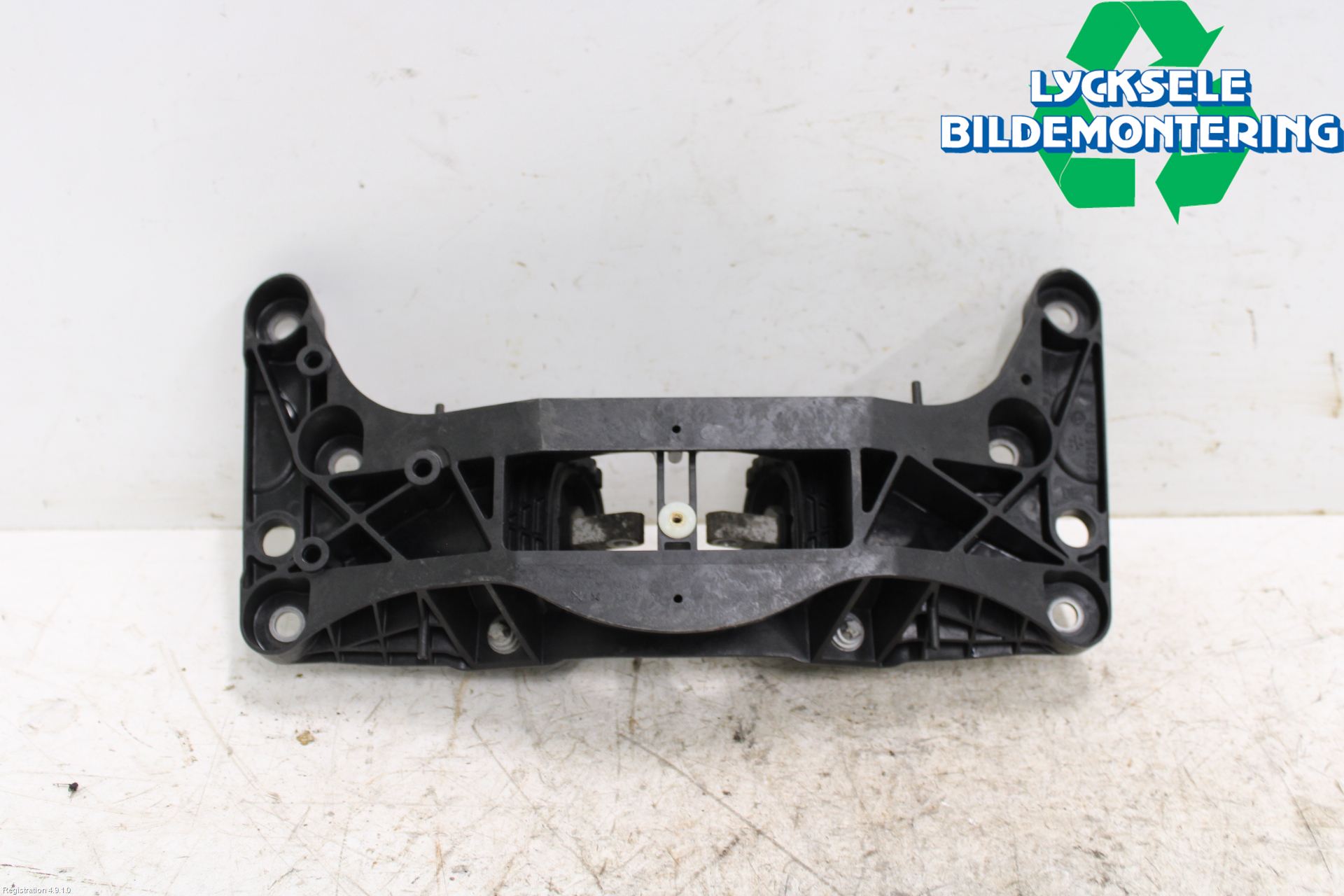 BMW 5 F10/F11/F18 09-17 Växellådsbalk
