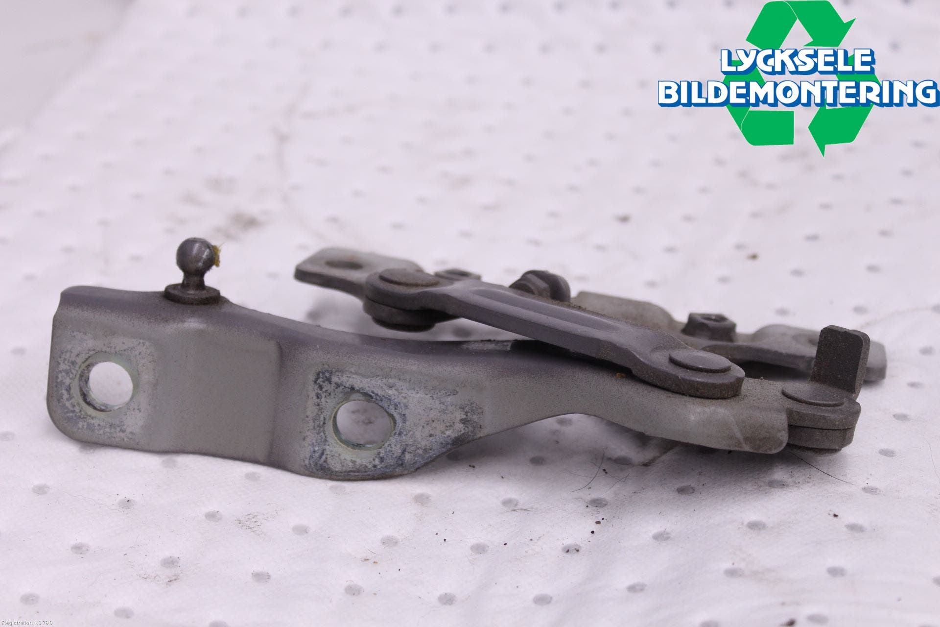 Hyundai SANTA FE 13-18 Huvgångjärn