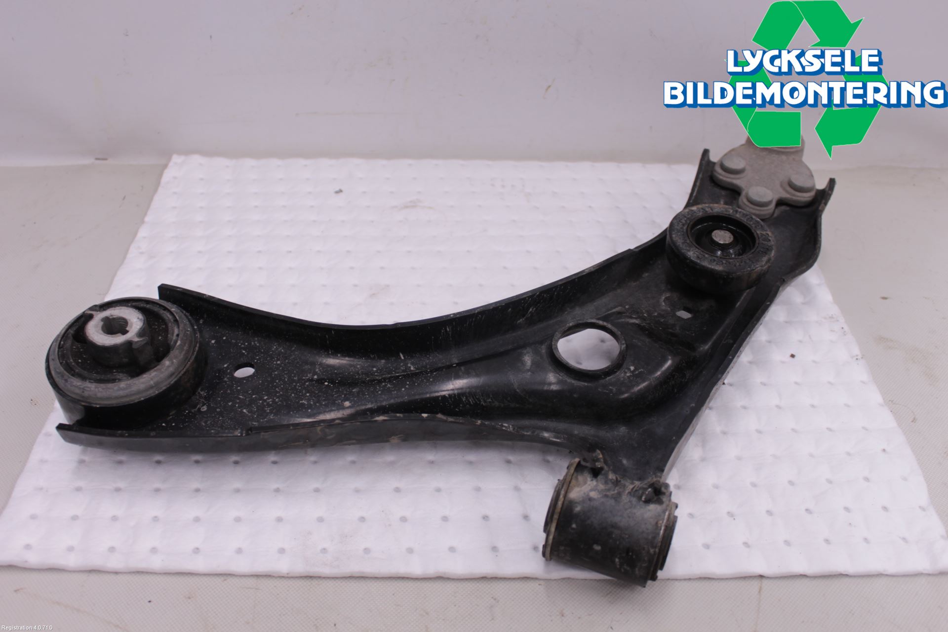 Ford FOCUS 19- Bärarm Fram Undre Hö