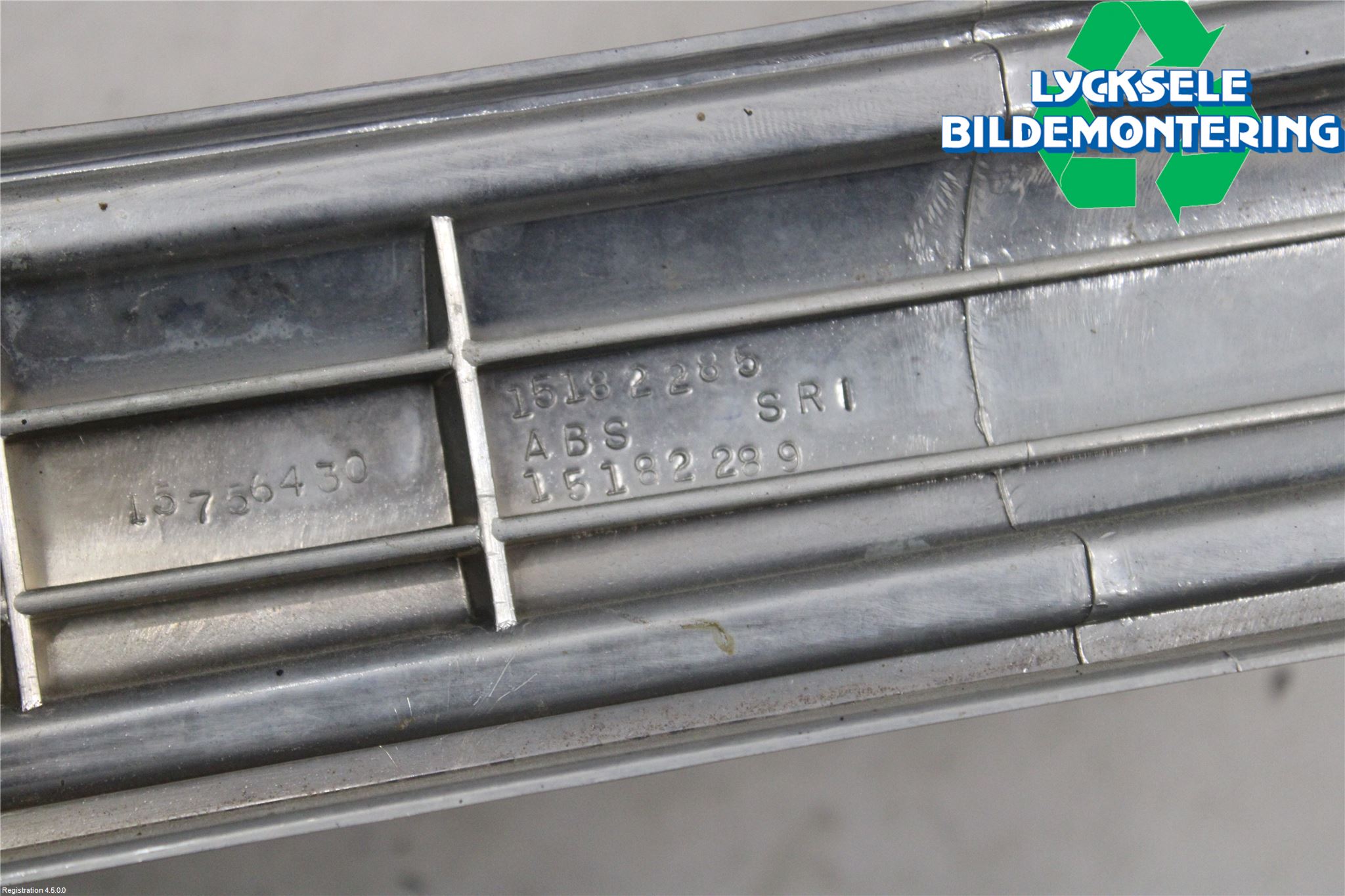 Chevrolet SUBURBAN Grill Komp