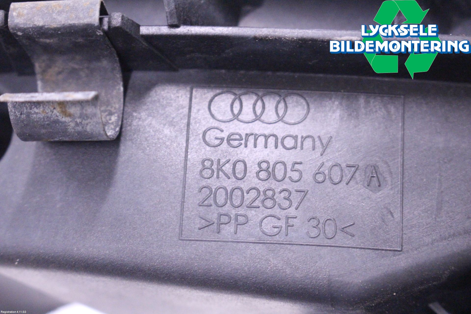 Audi A4/S4 08-11 Strålkastarsarg Vänster