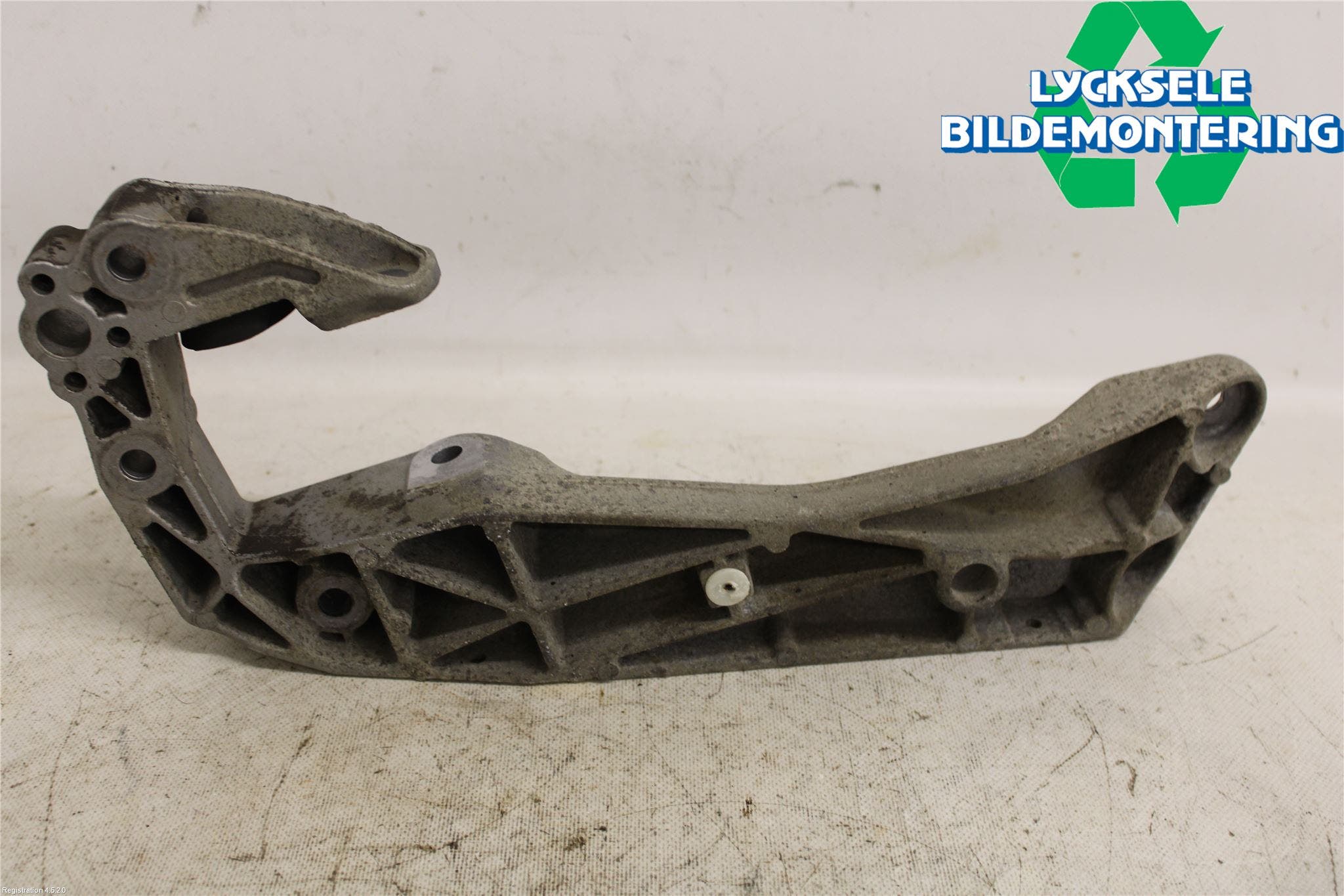 BMW 5 F10/F11/F18 09-17 Växellådsbalk