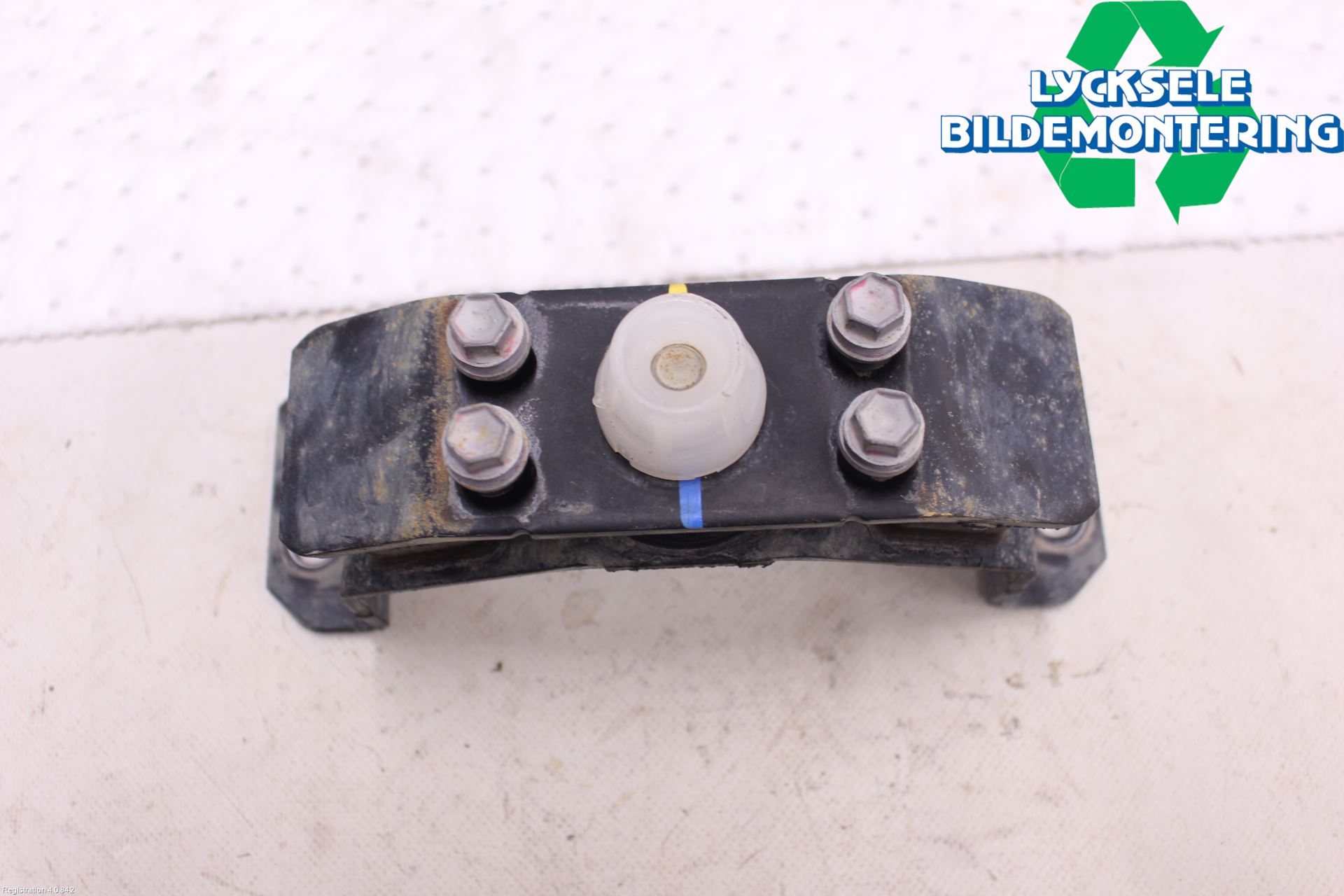 Toyota HILUX 16- Växellådsfäste