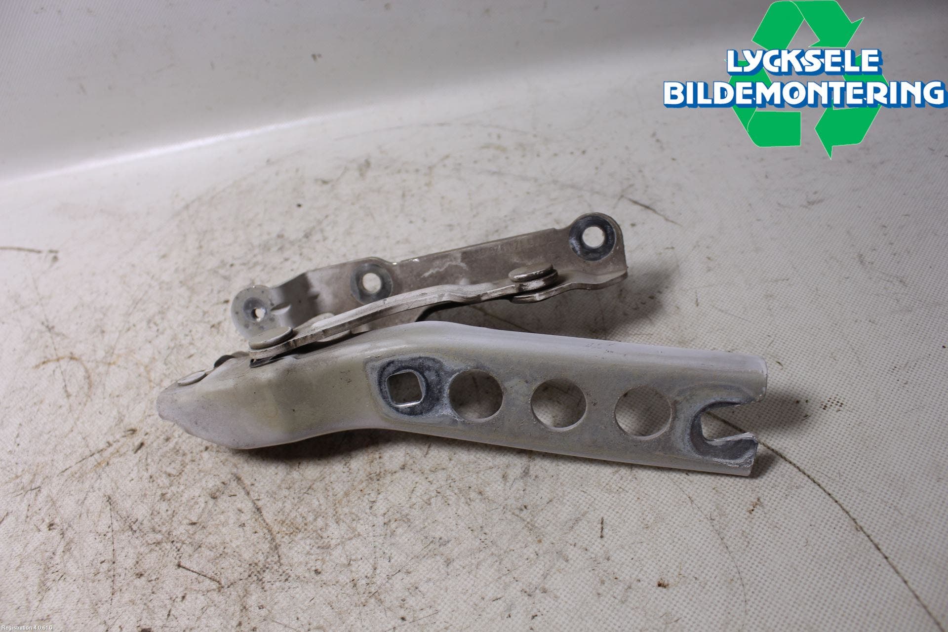 Skoda OCTAVIA (1Z) 05-13 Huvgångjärn