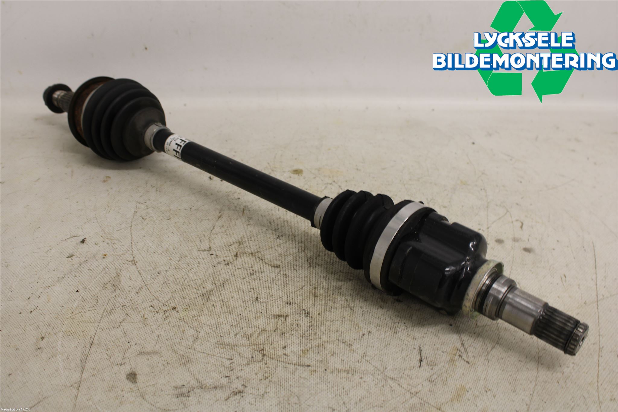 Toyota YARIS XP130 15-20 Drivaxel Fram Vänster