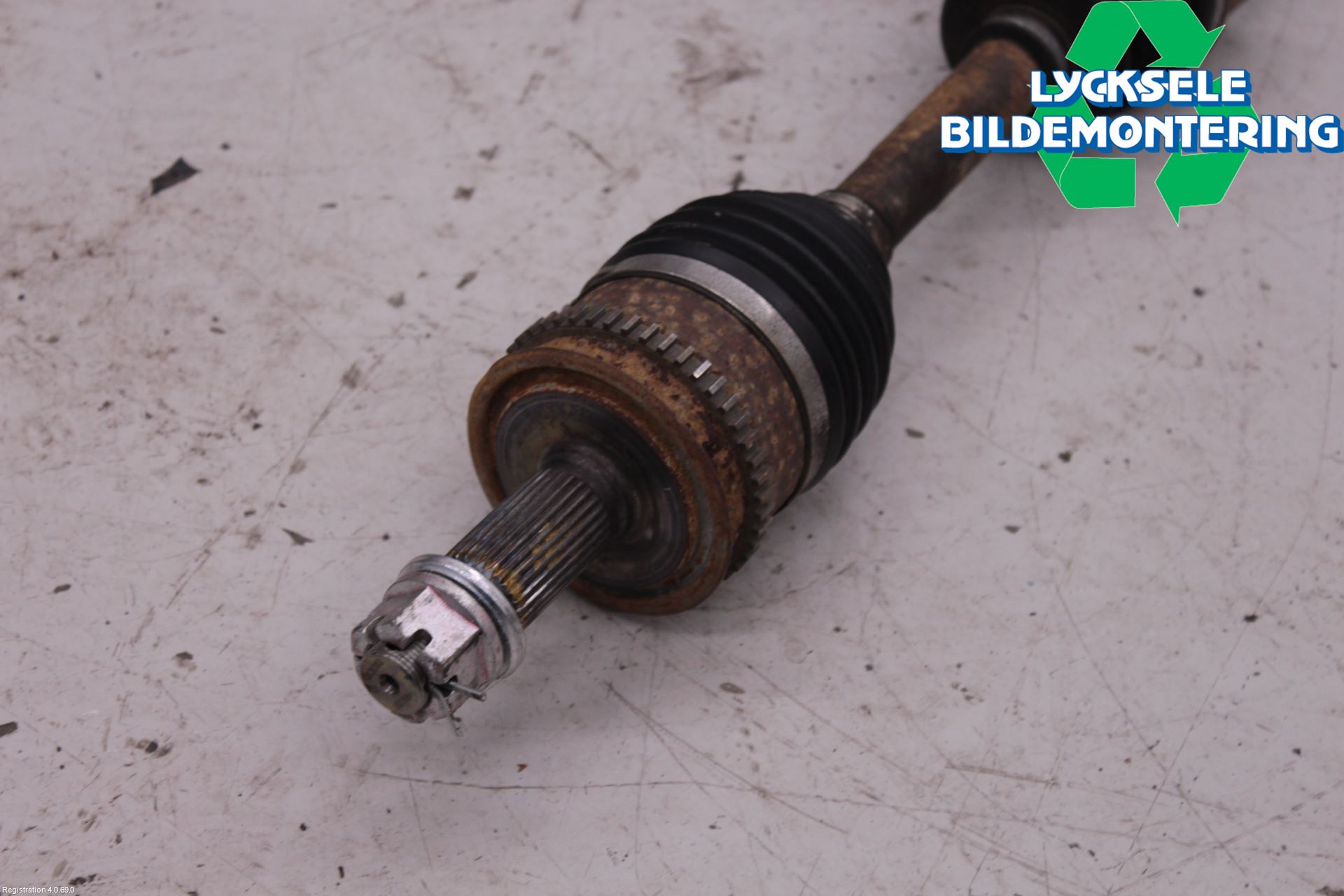 Mitsubishi L200 16-23 Drivaxel Fram Vänster